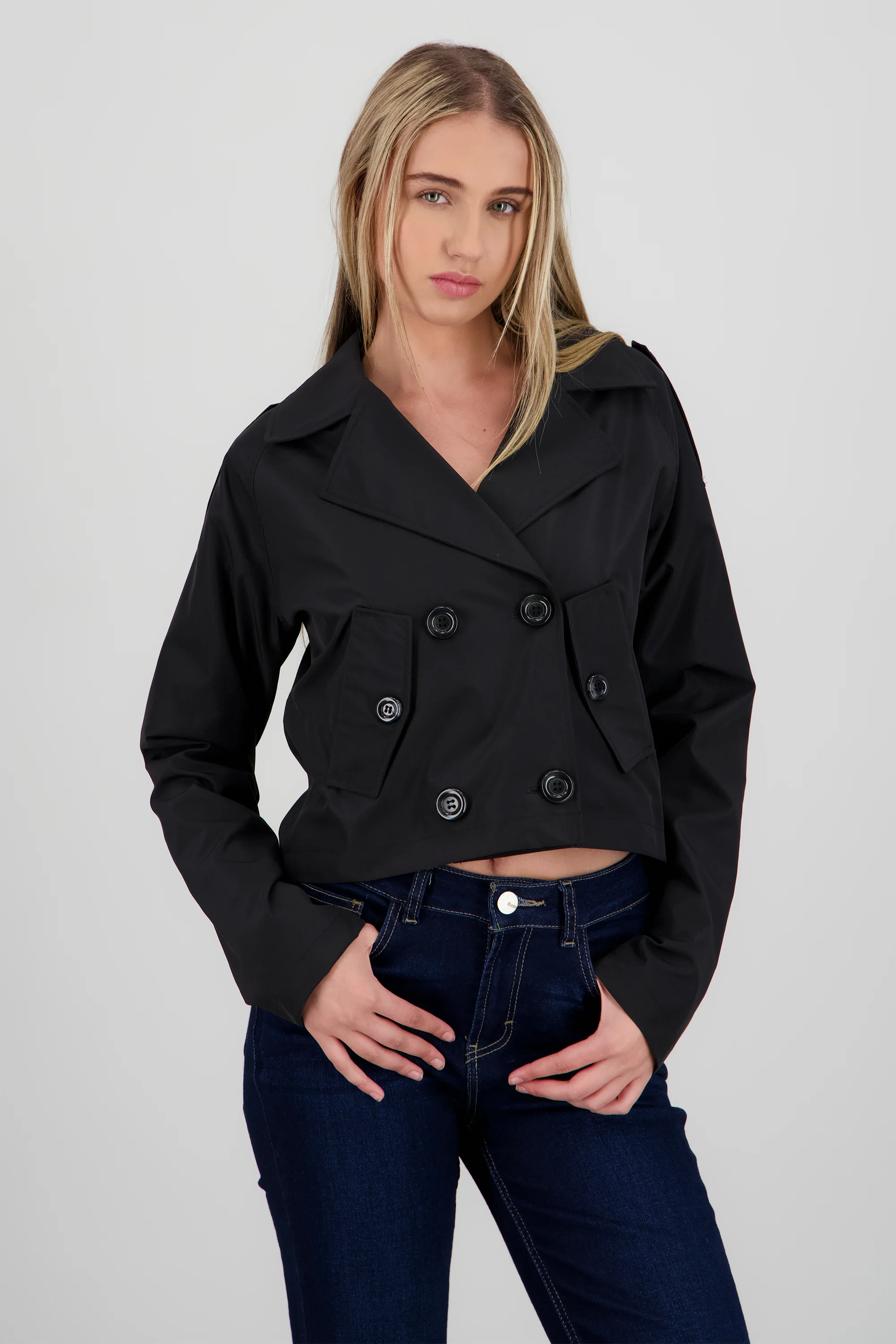 Chamarra crop detalle botones