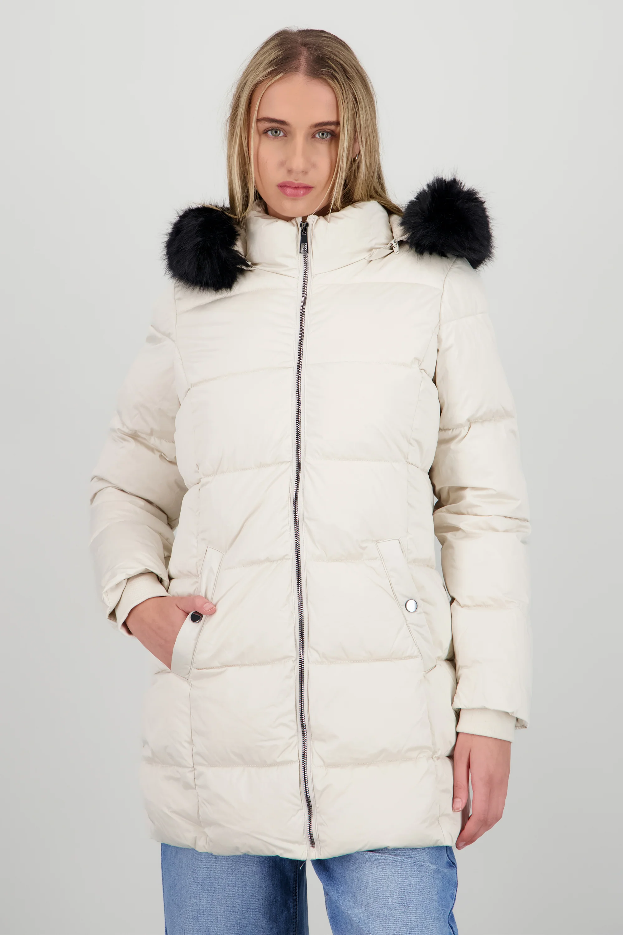 Chamarra alrga con gorro peluche