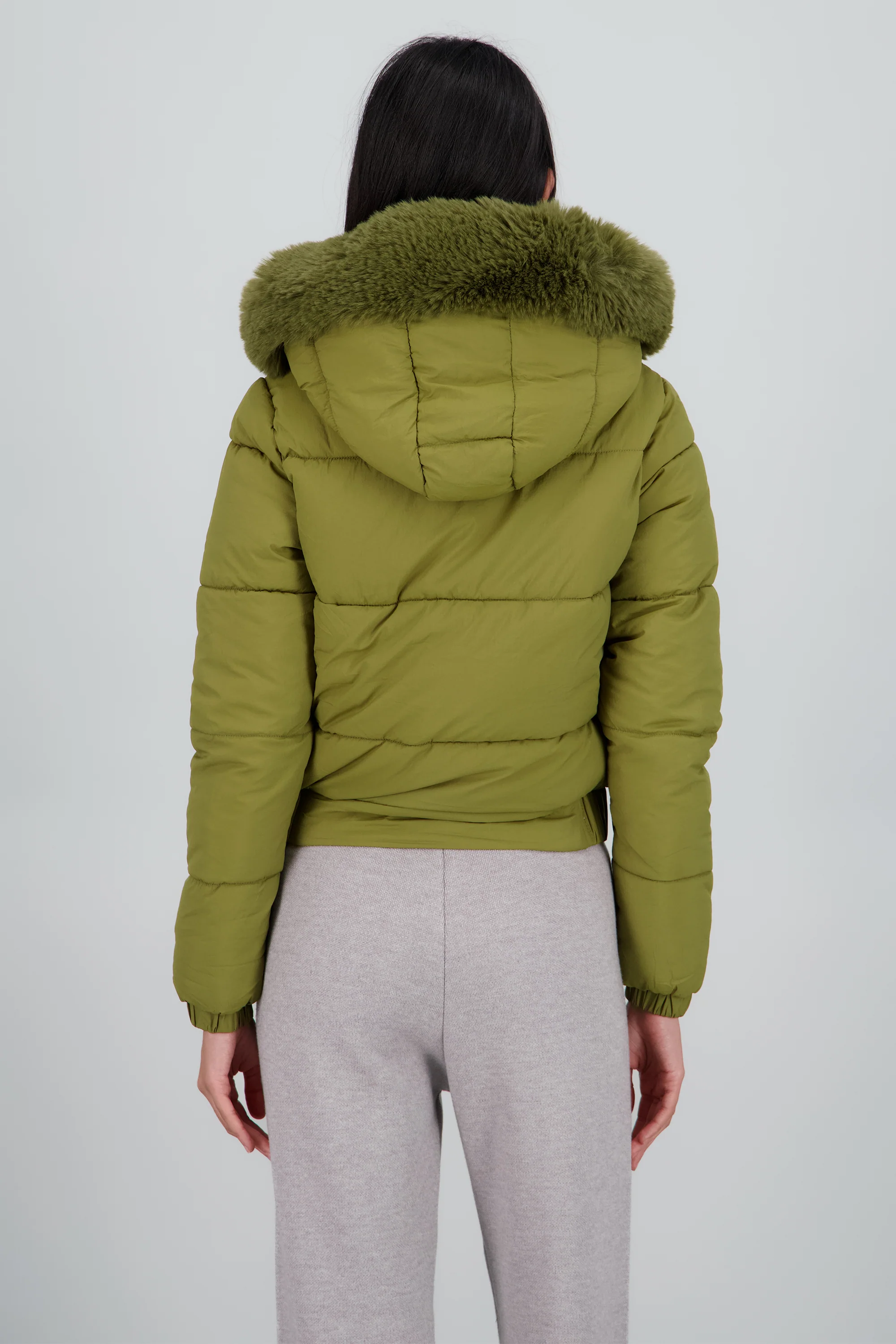 Chamarra puffer con peluche en gorro - Image 4