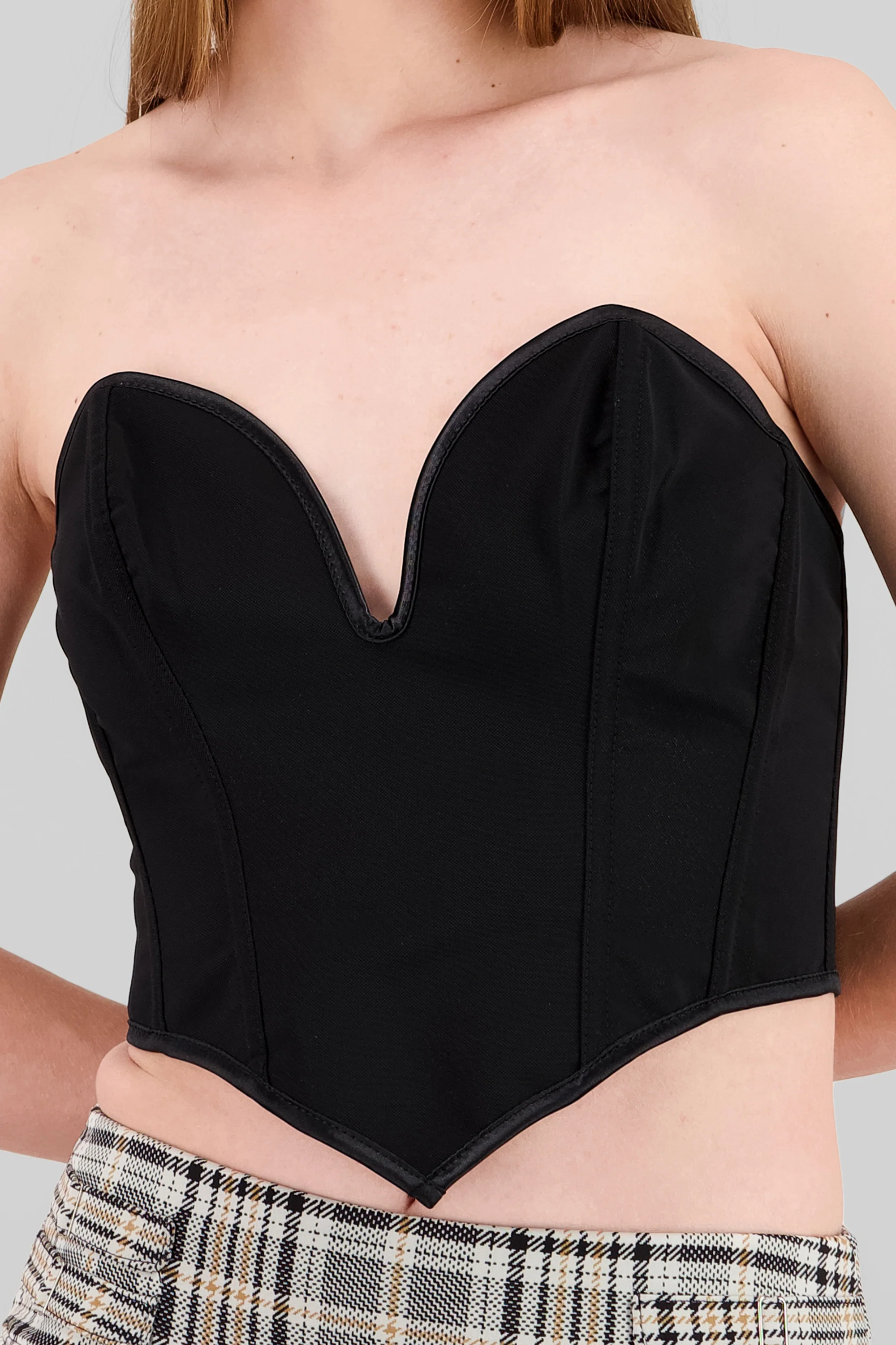 Corset detalle abertura escote - Image 5