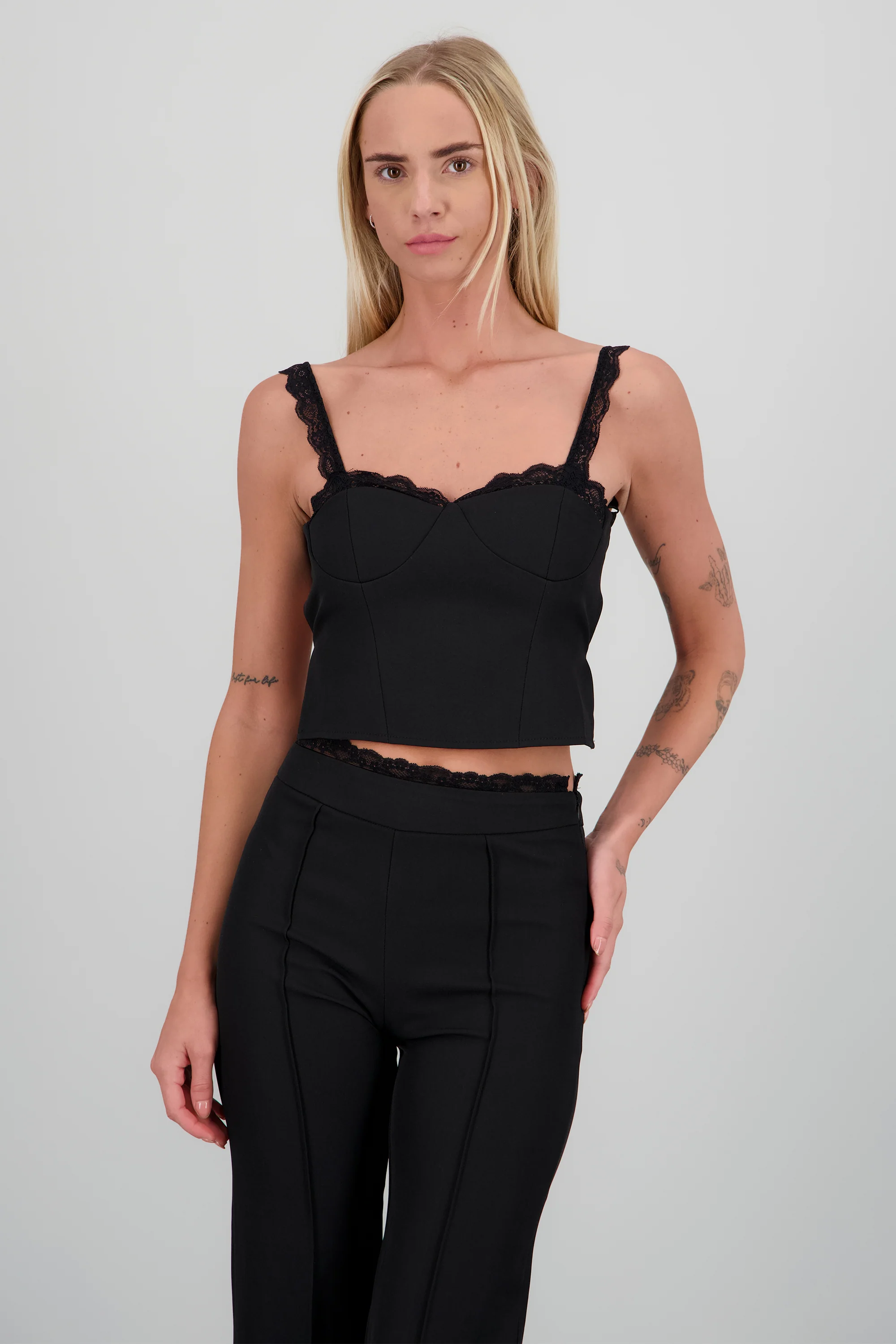 Crop top detalle encaje - Image 2