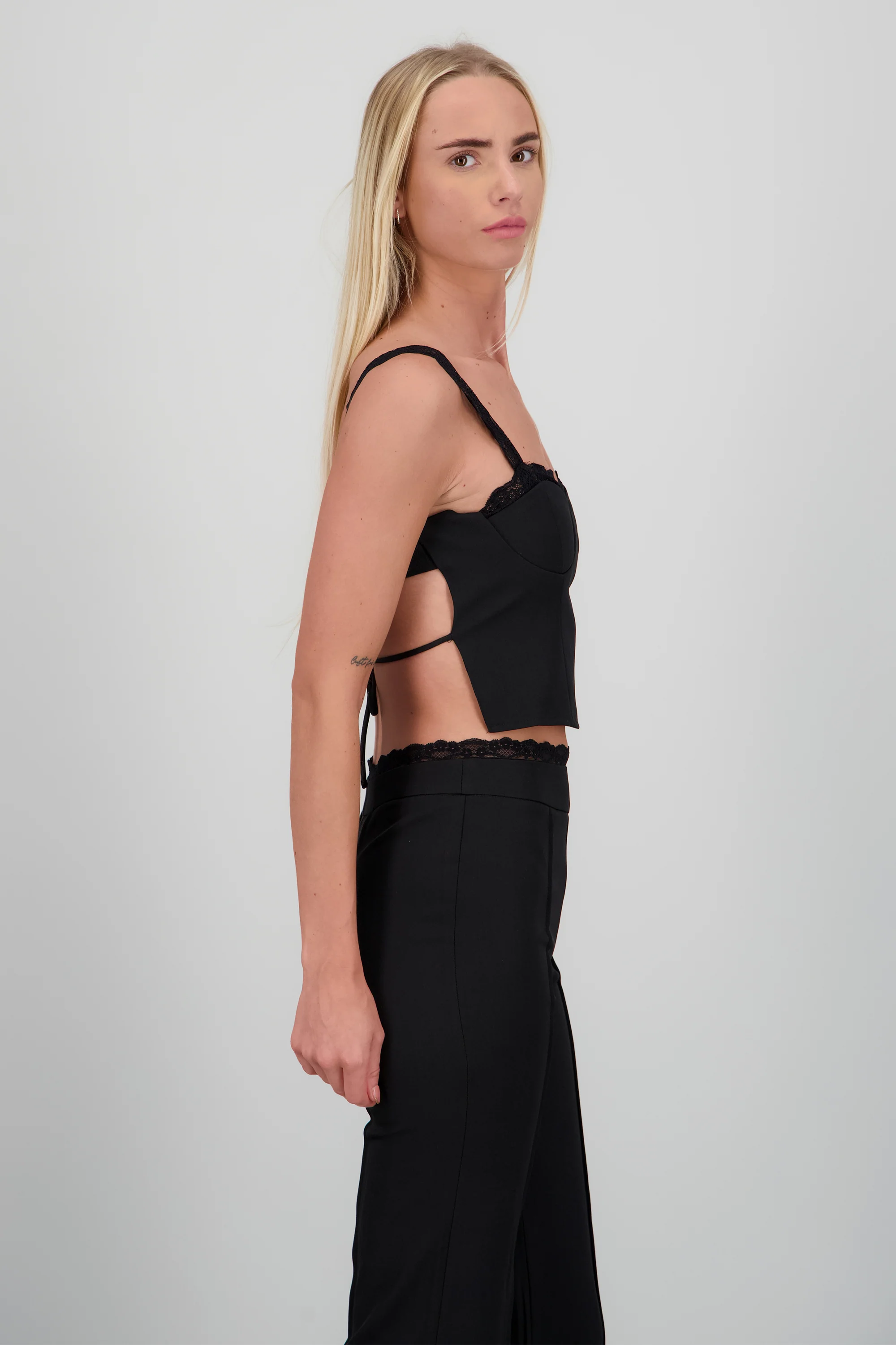 Crop top detalle encaje - Image 3