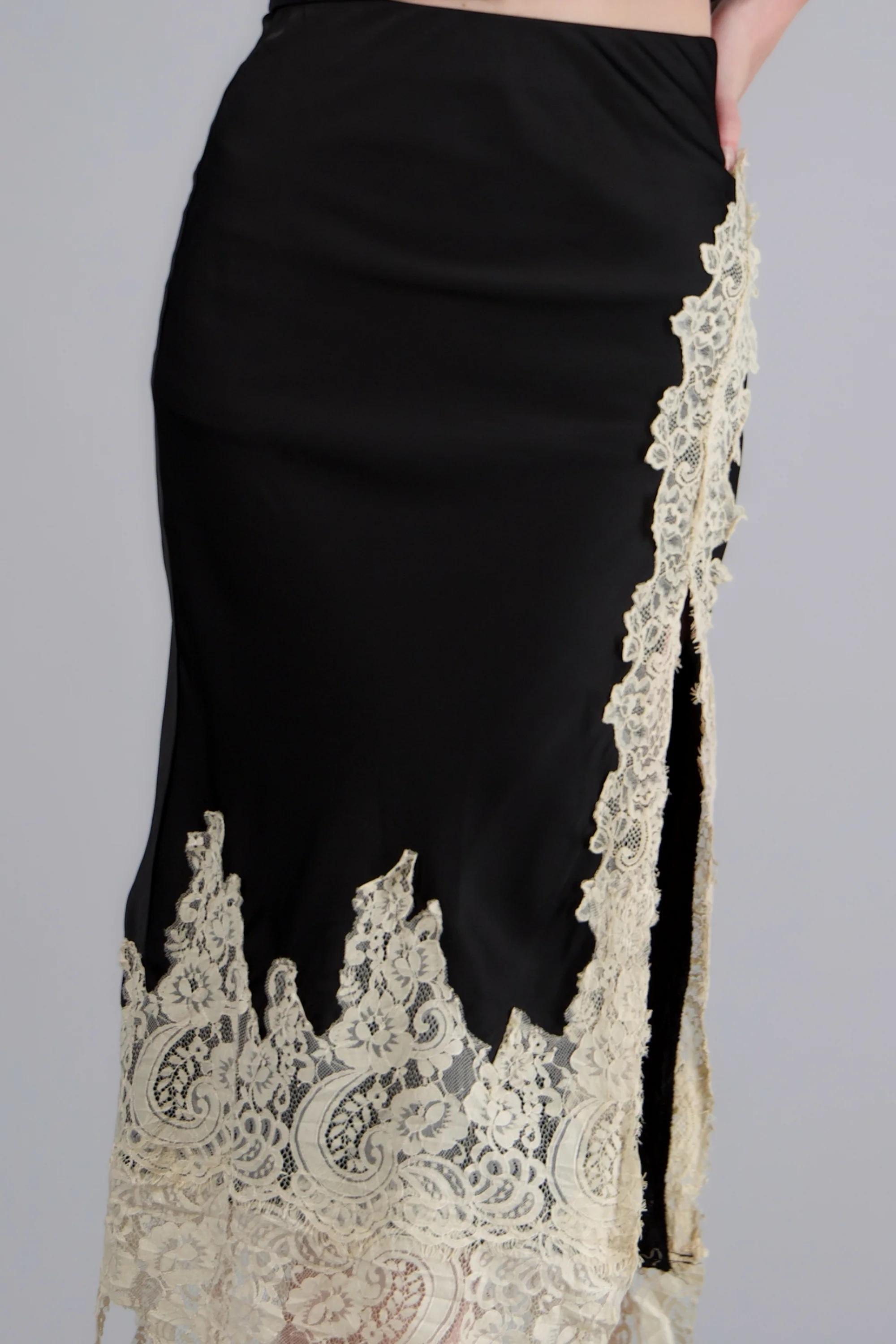 Falda midi satin detalle encaje - Image 5