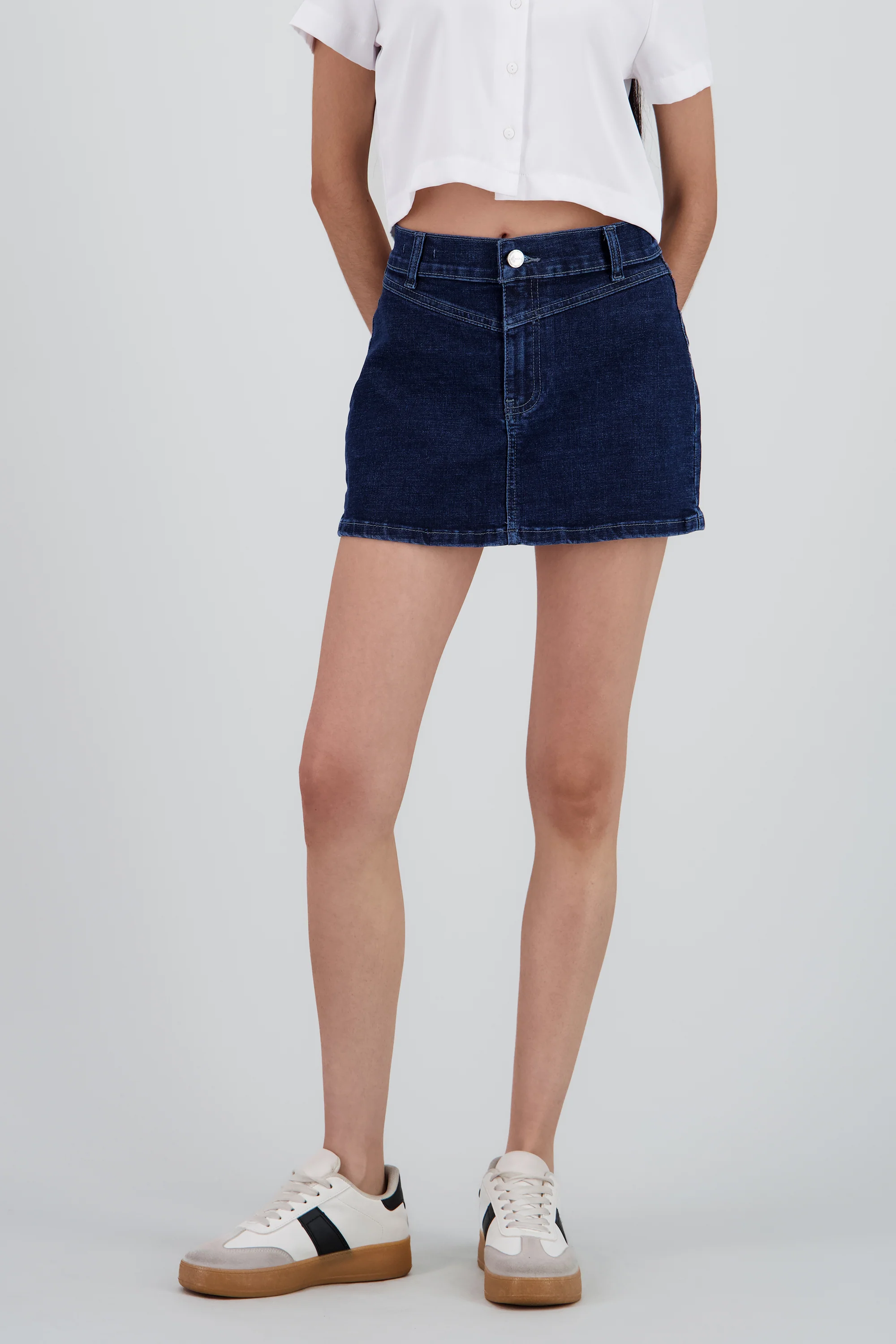 Falda mini con corte - Image 2