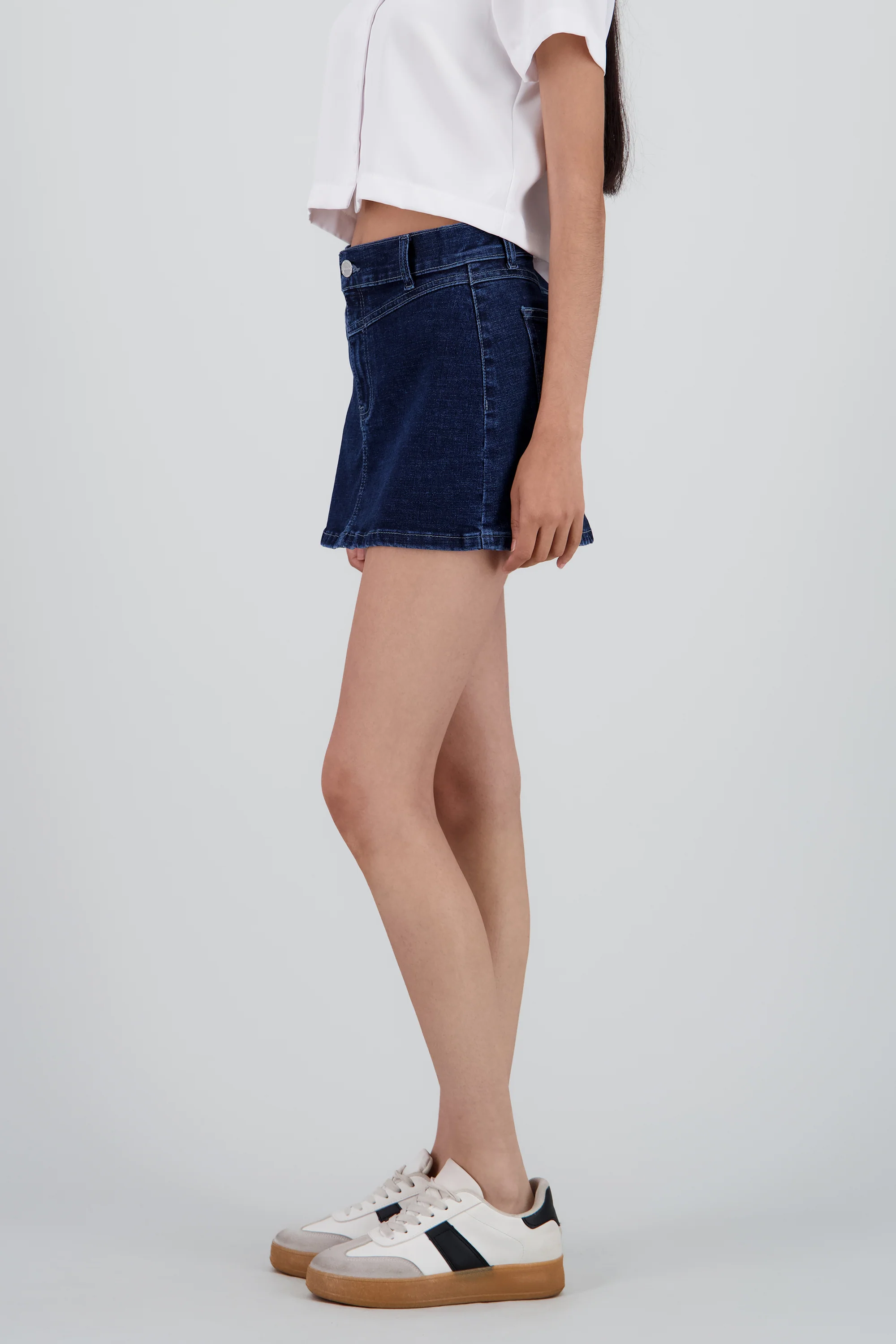 Falda mini con corte - Image 3