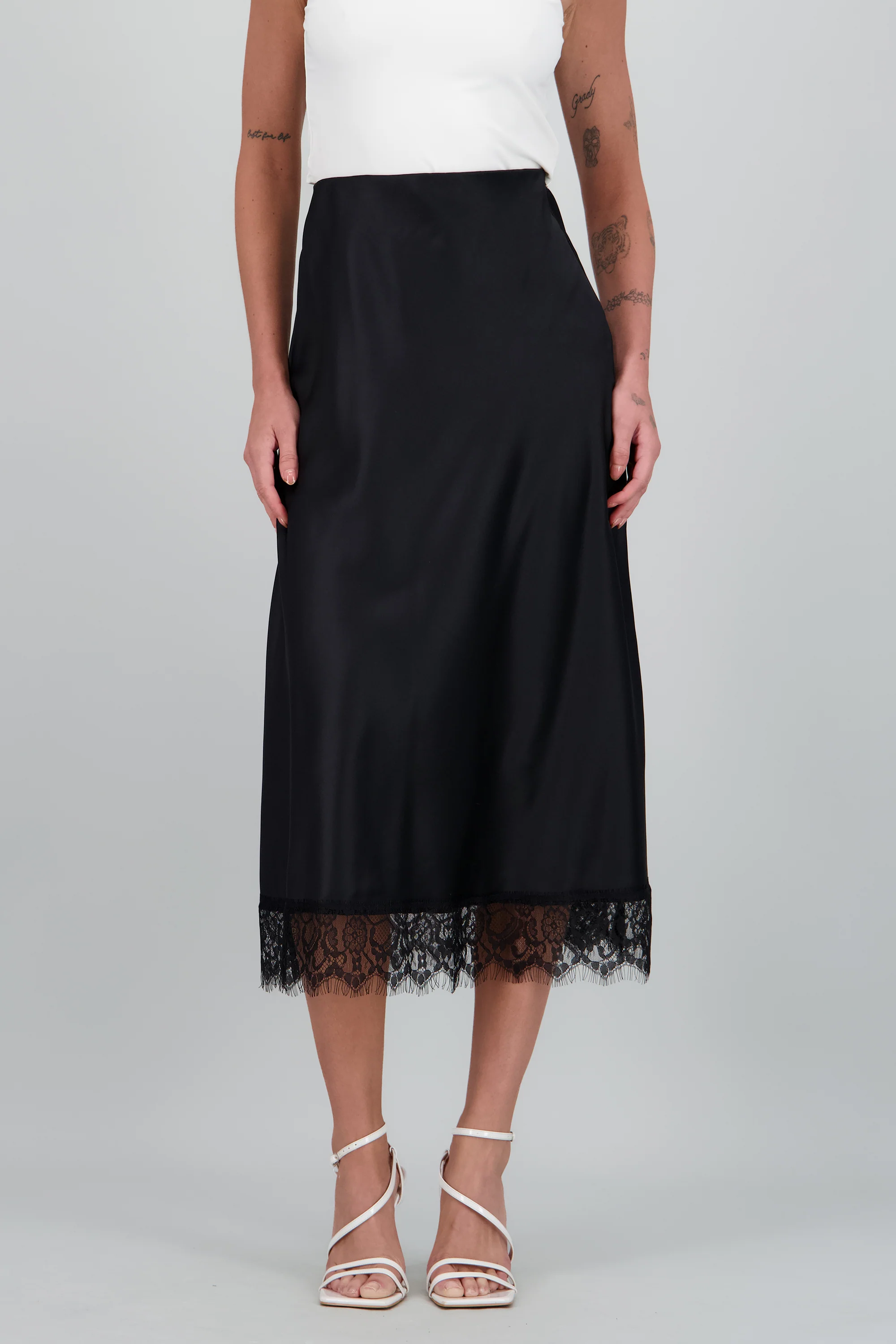 Falda satin midi detalle encaje - Image 2
