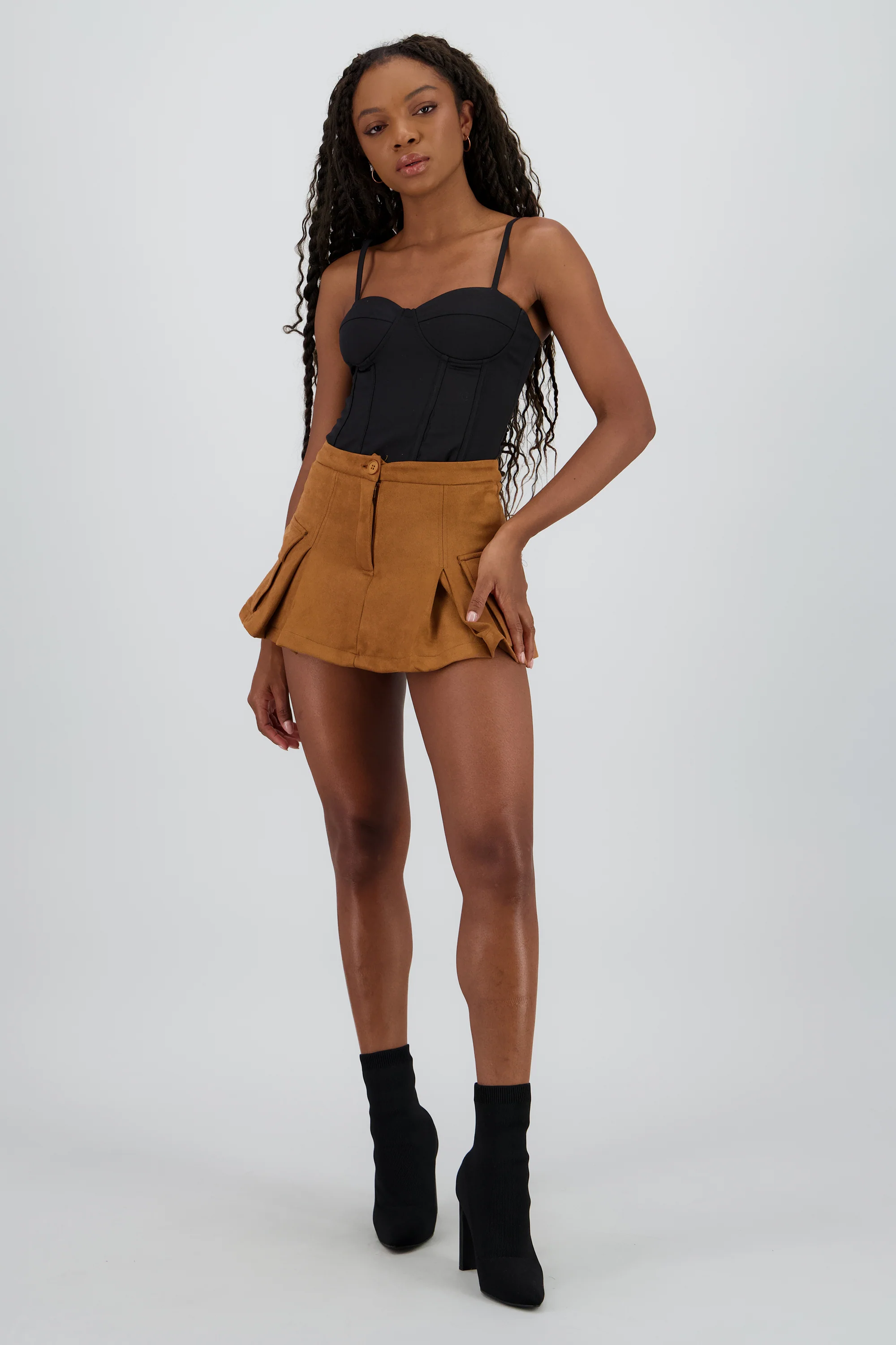 Falda short tableada gamuza