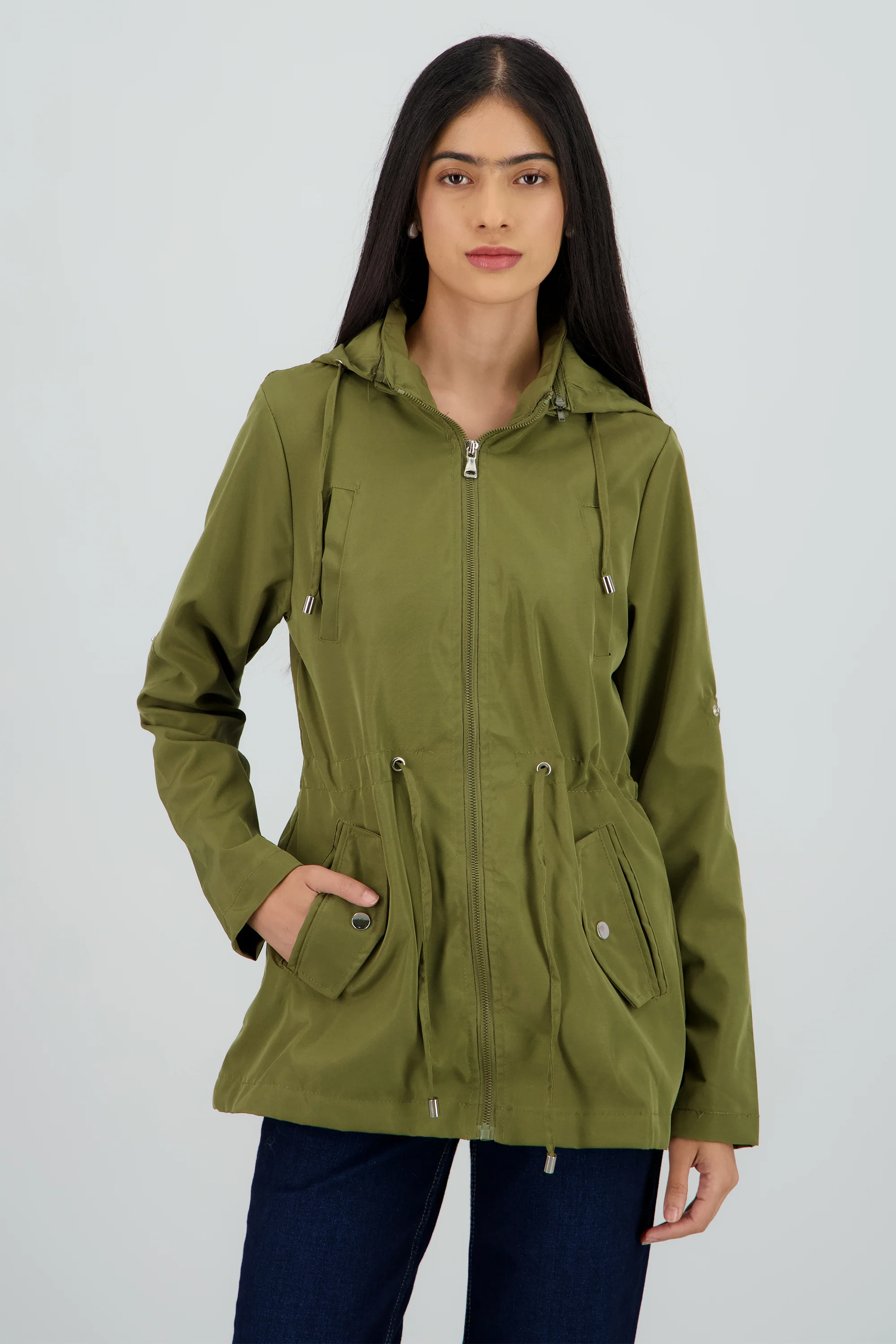 Gabardina tipo impermeable con bolsas
