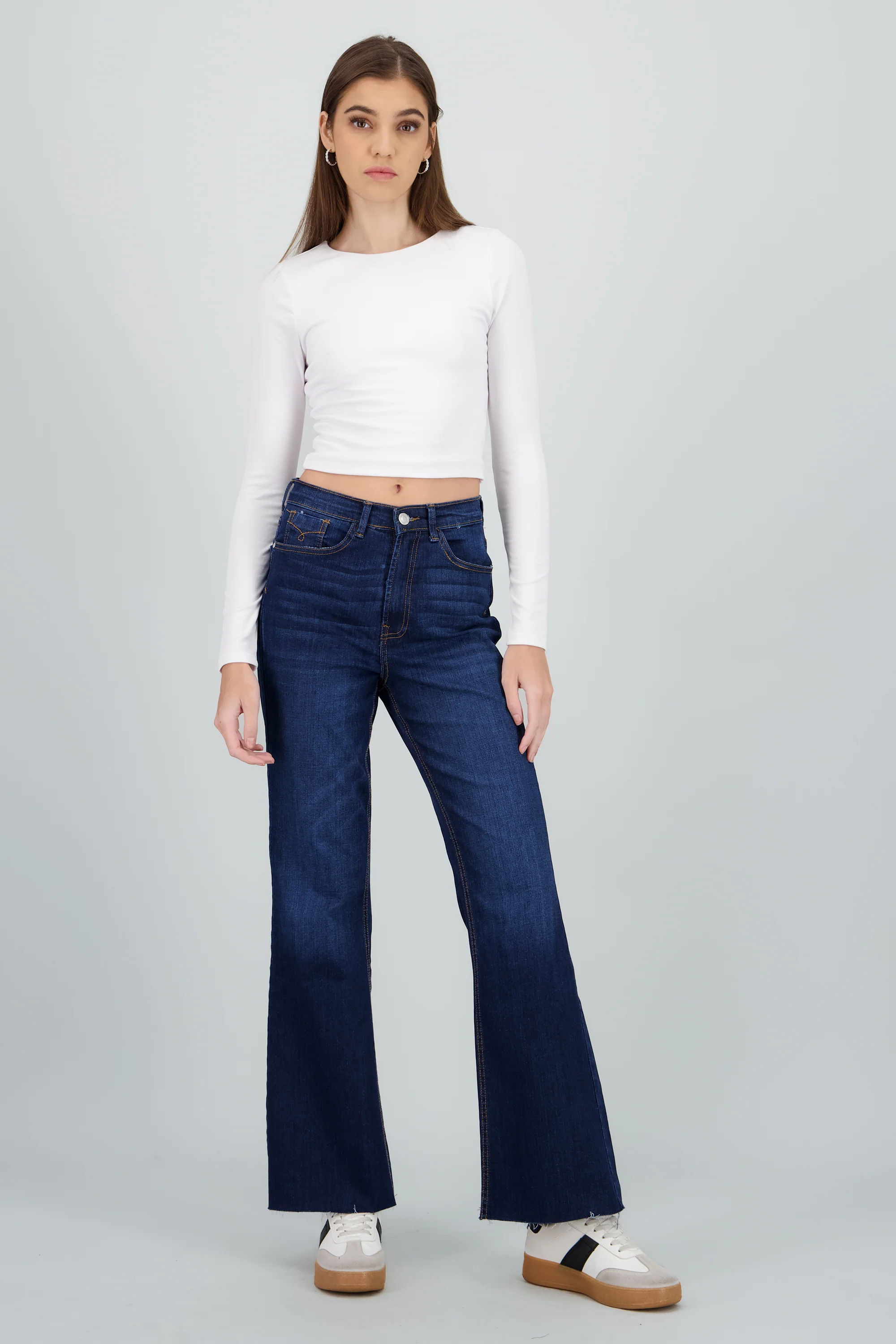 Jeans basicos flare dobladillo
