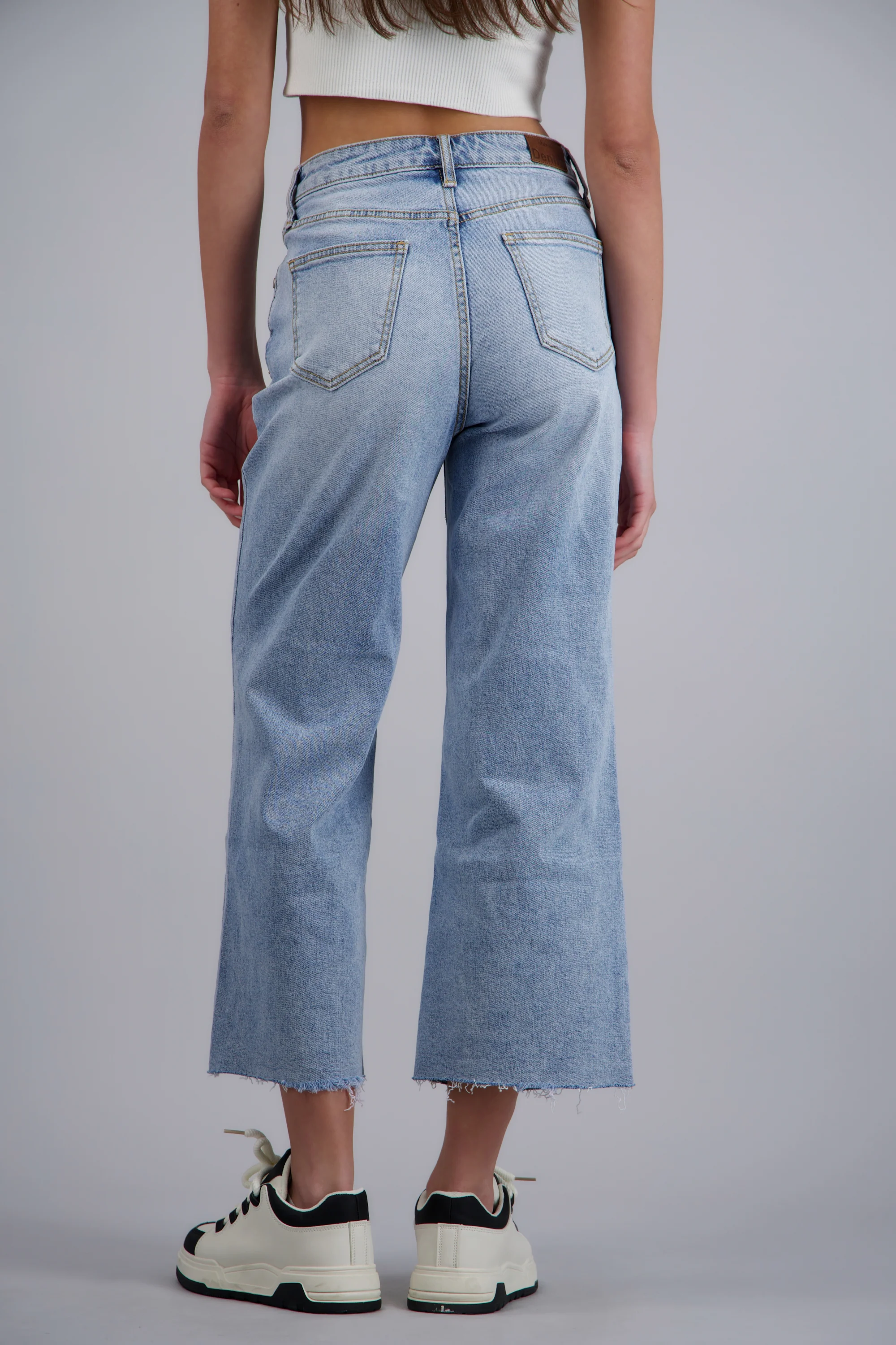 Jeans cropped al corte - Image 4