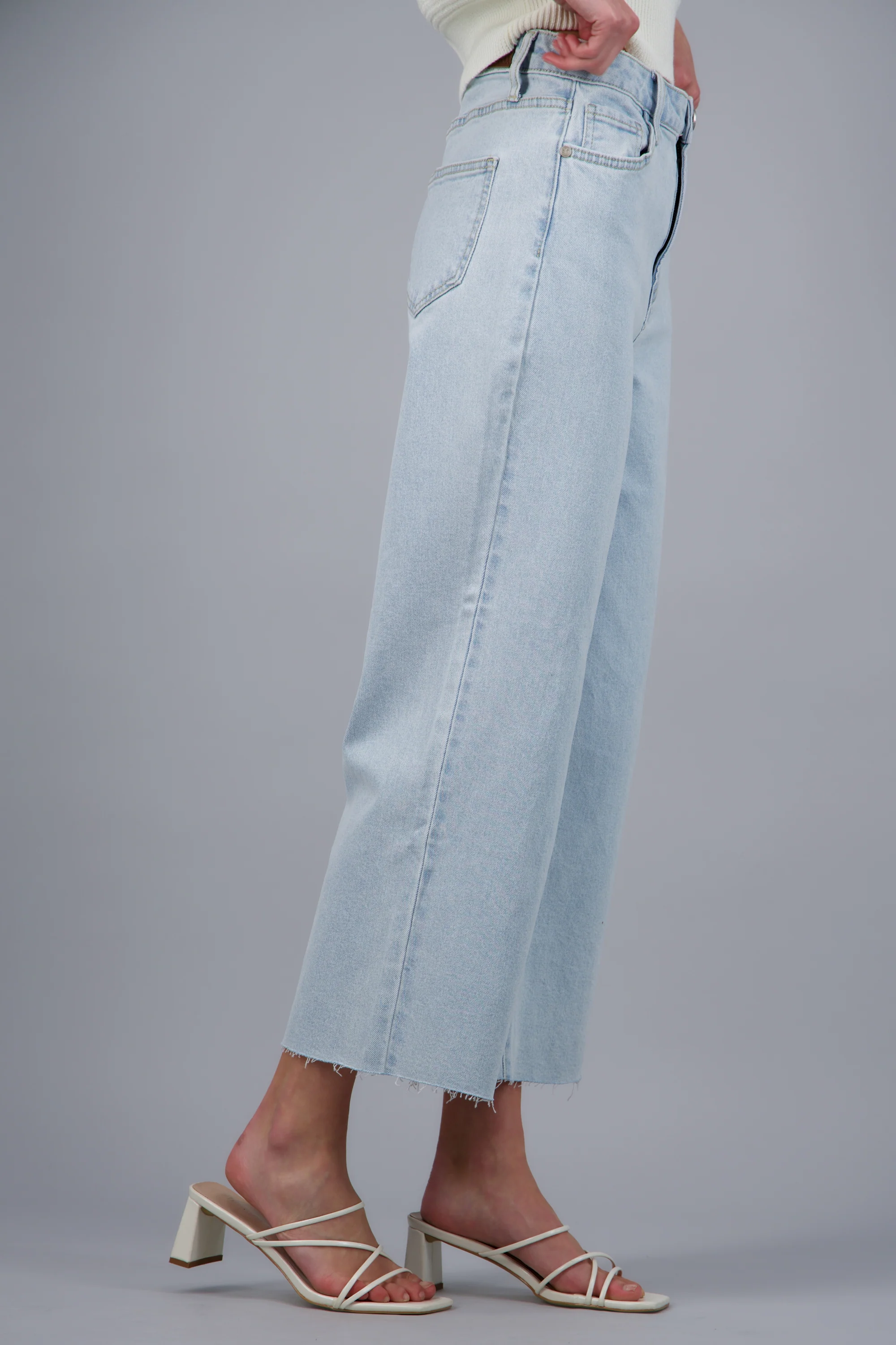 Jeans cropped al corte - Image 2