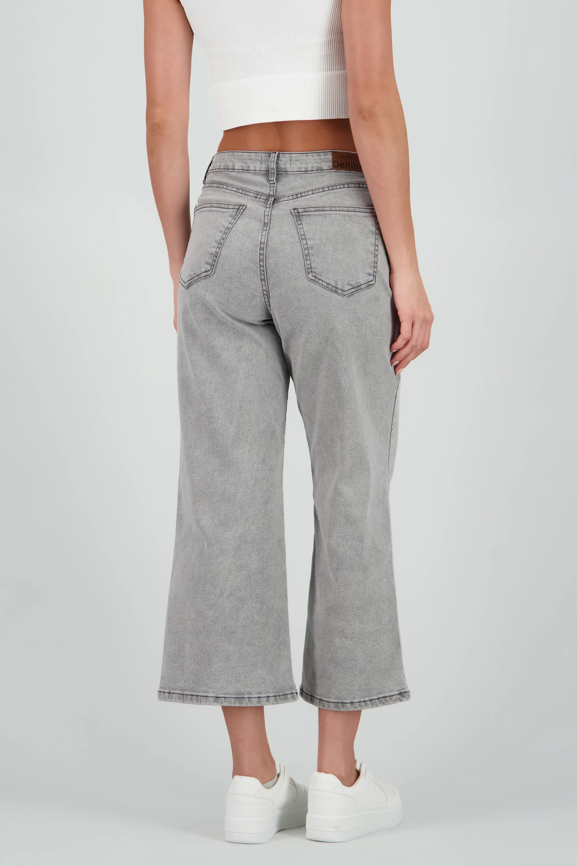 Jeans cropped al corte - Image 4