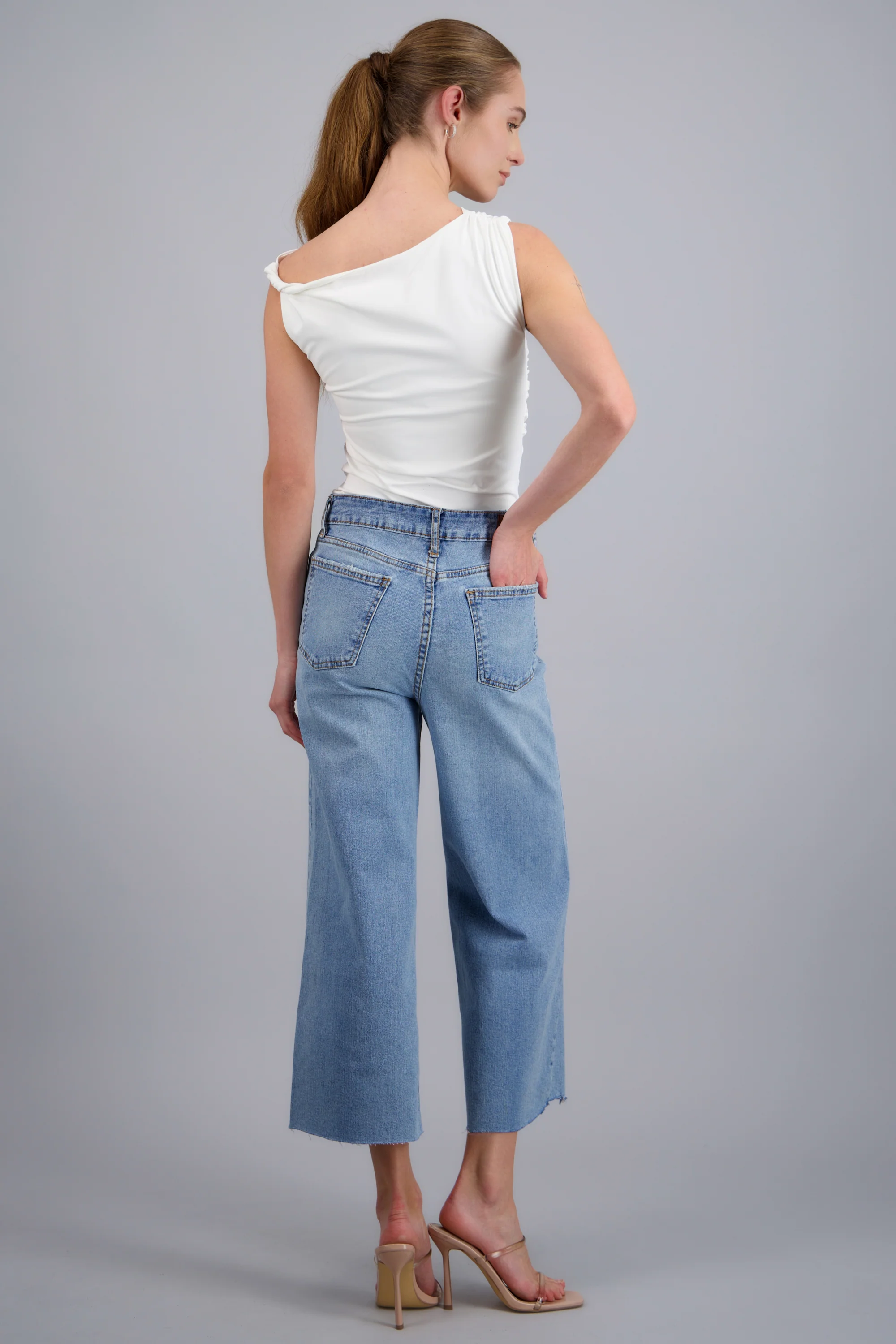 Jeans cropped al corte - Image 4