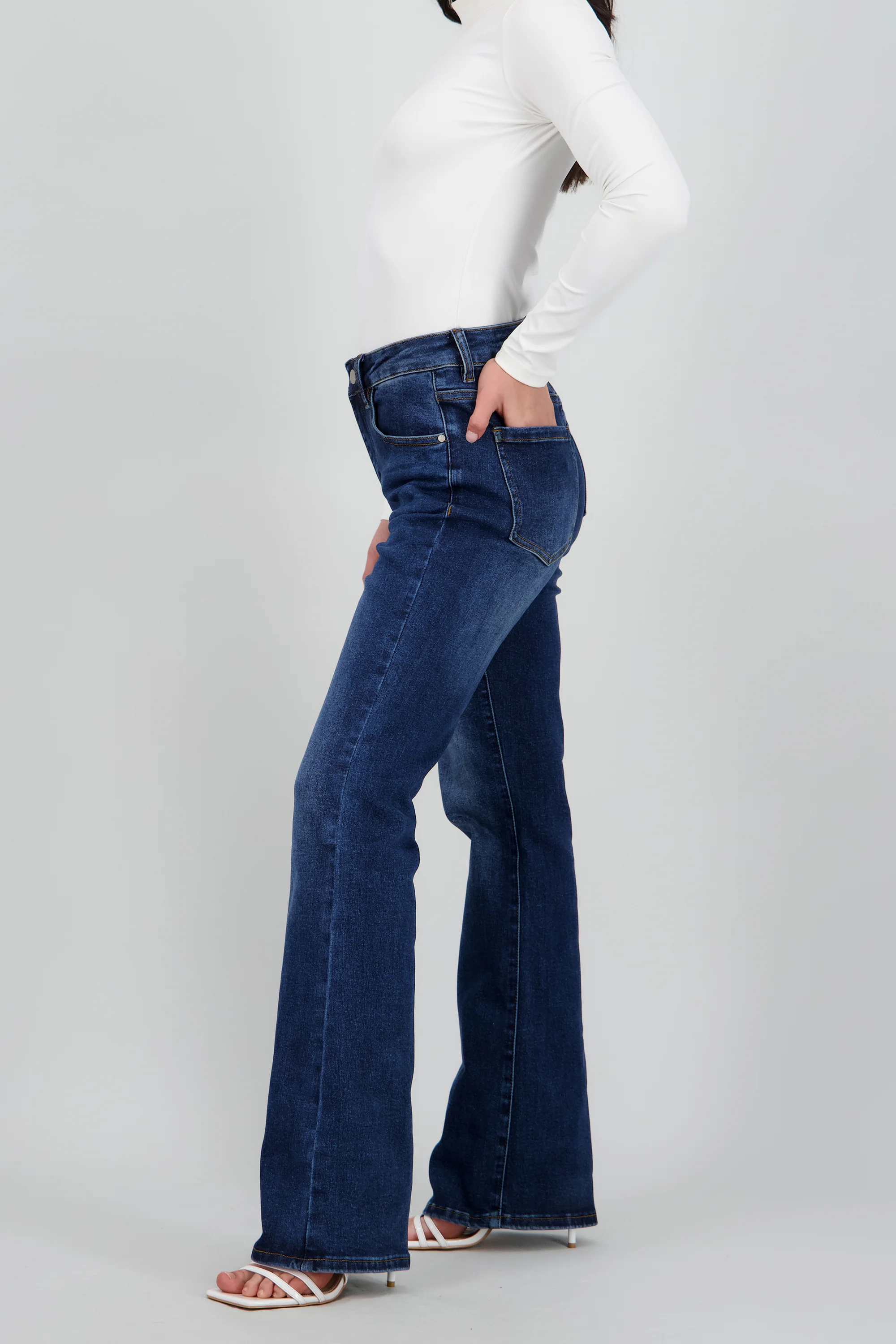 Jeans flare amplios - Image 3