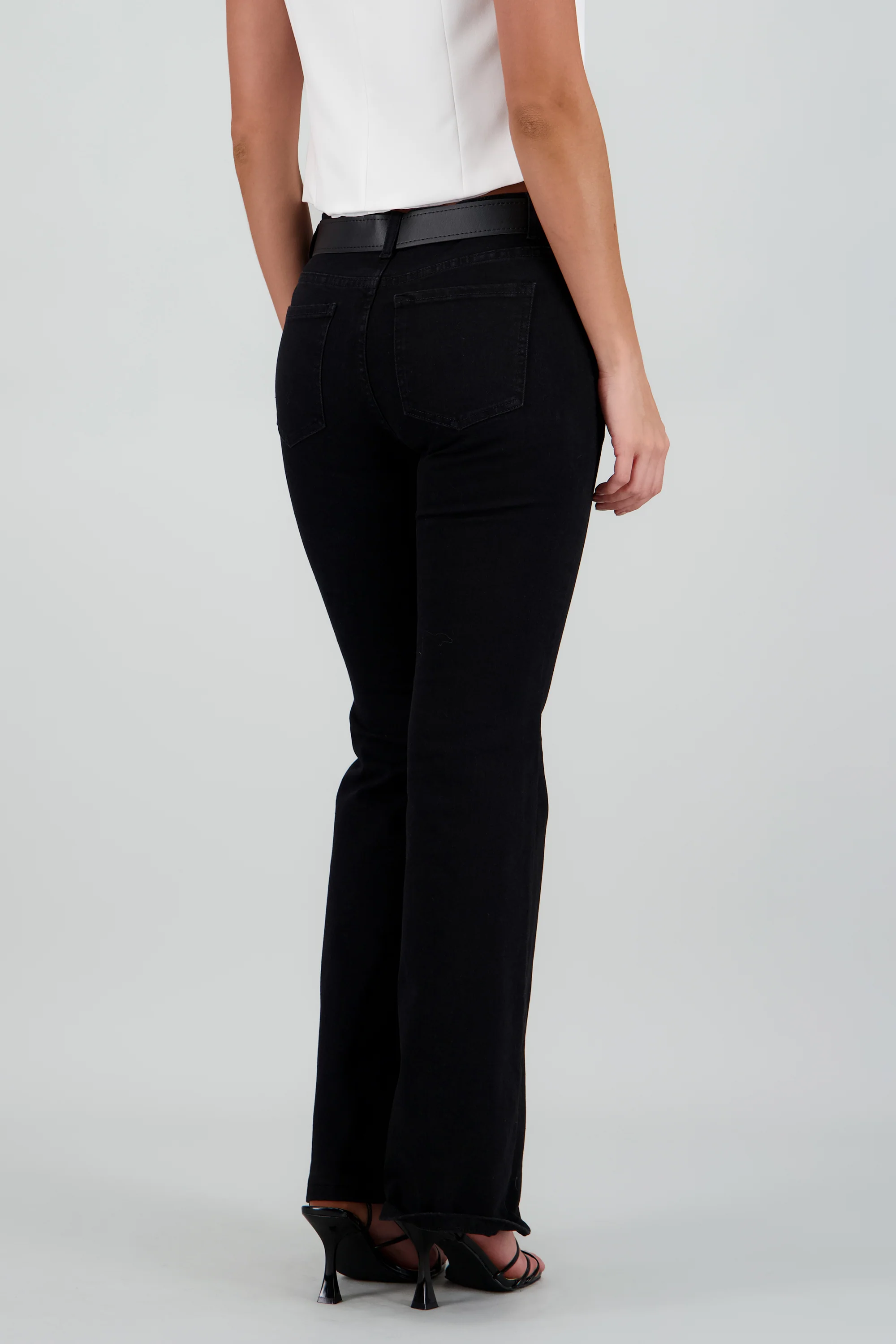 Jeans slim flare con cinturon vaquero - Image 4