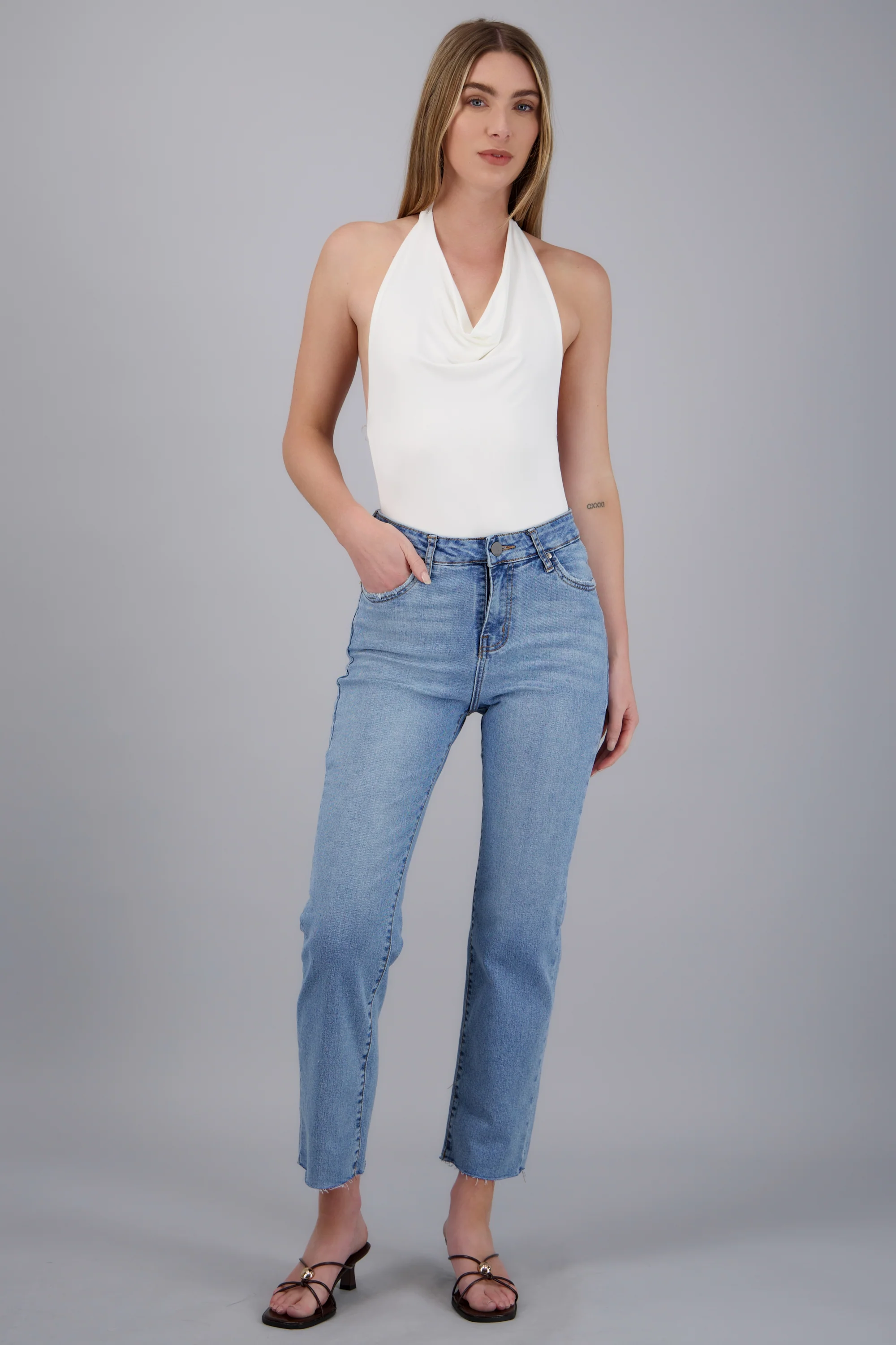 Jeans straight al corte