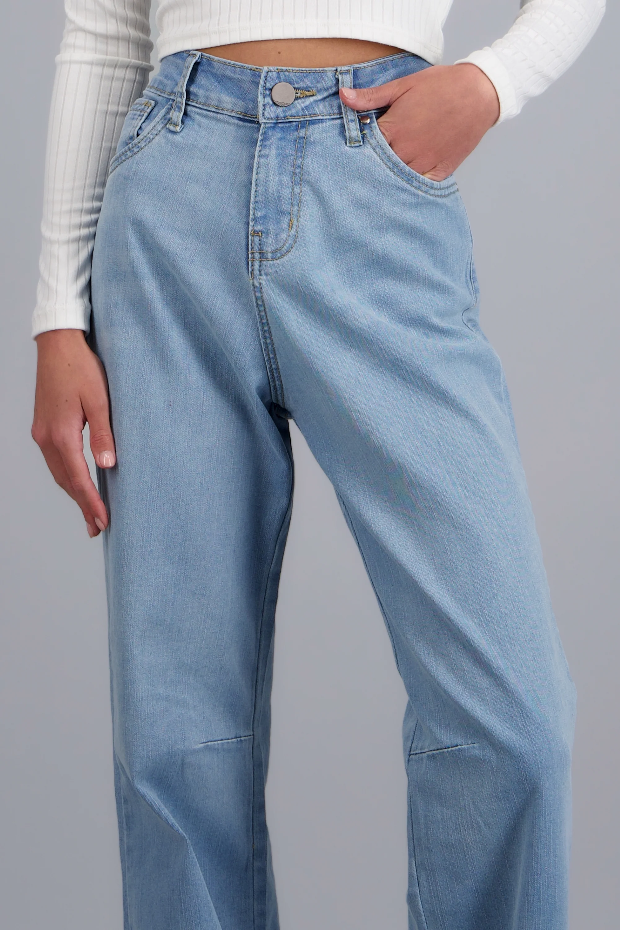 Jeans straight con pinzas - Image 5