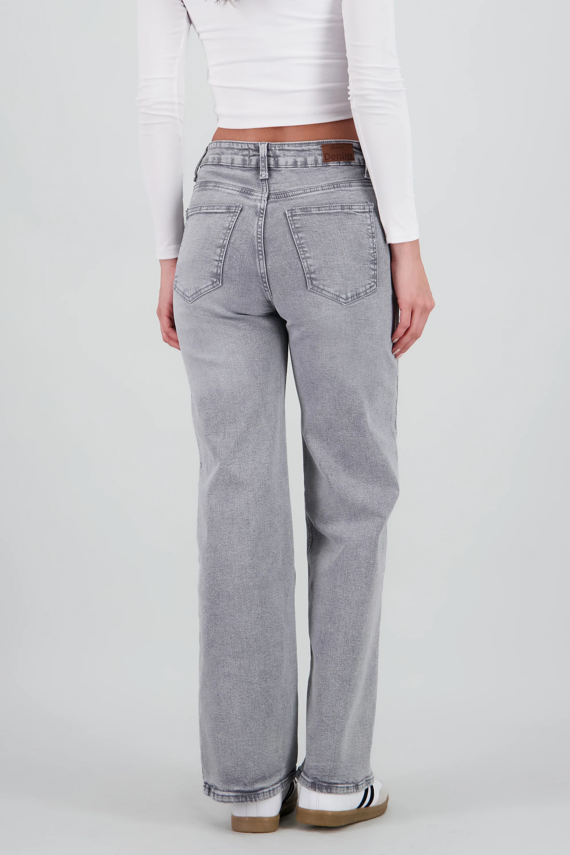 Jeans straight deslavado - Image 4