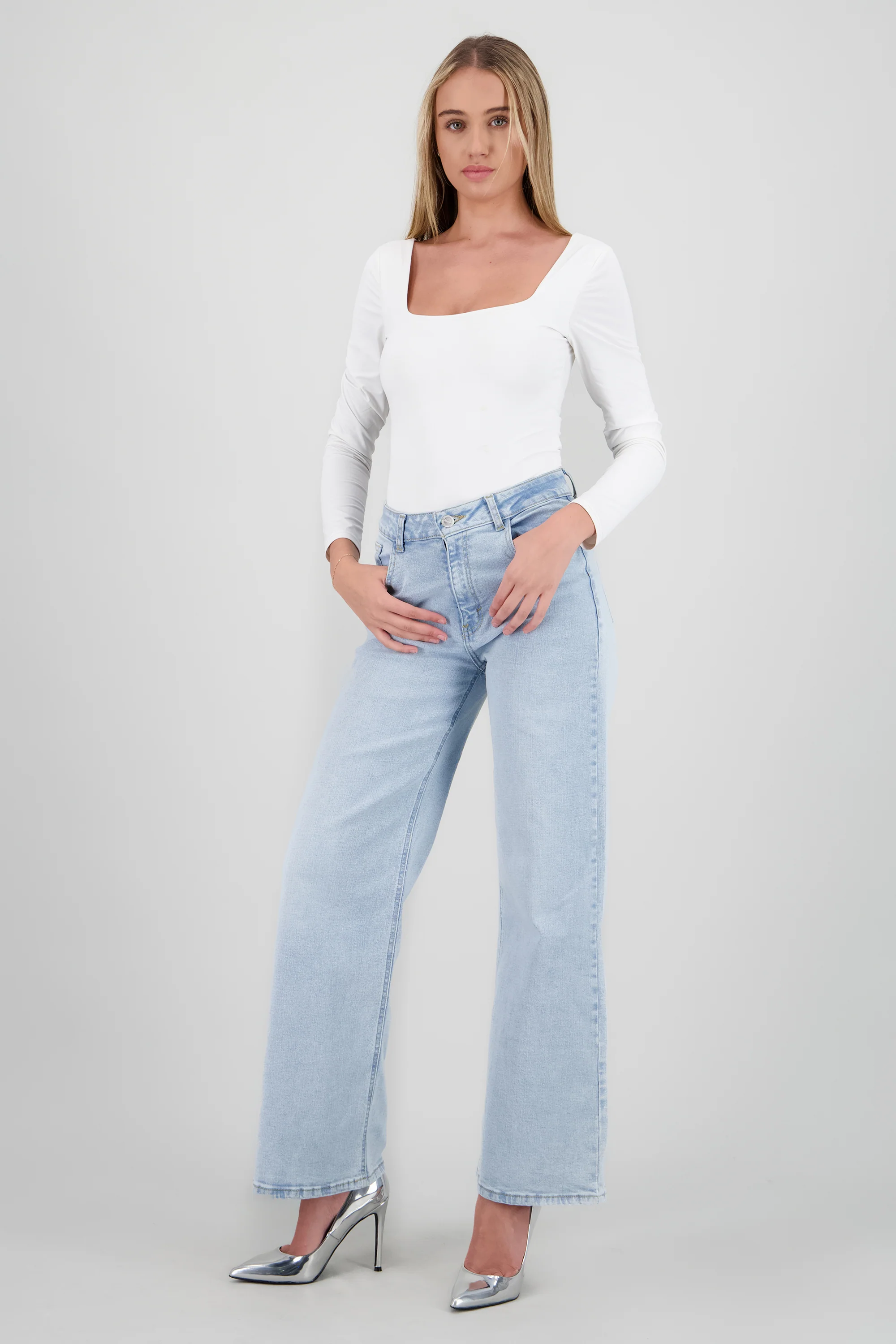 Jeans straight deslavado
