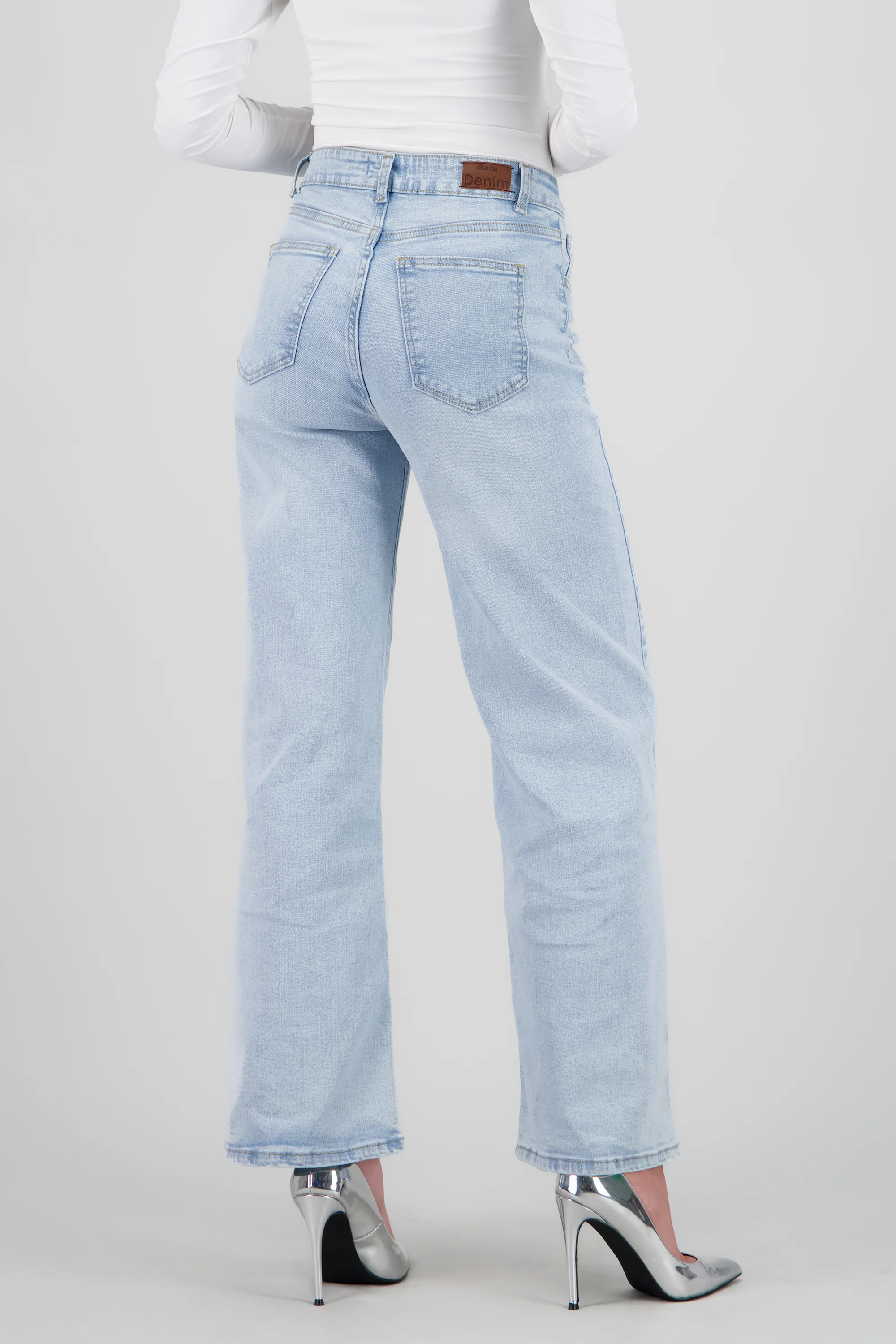 Jeans straight deslavado - Image 4