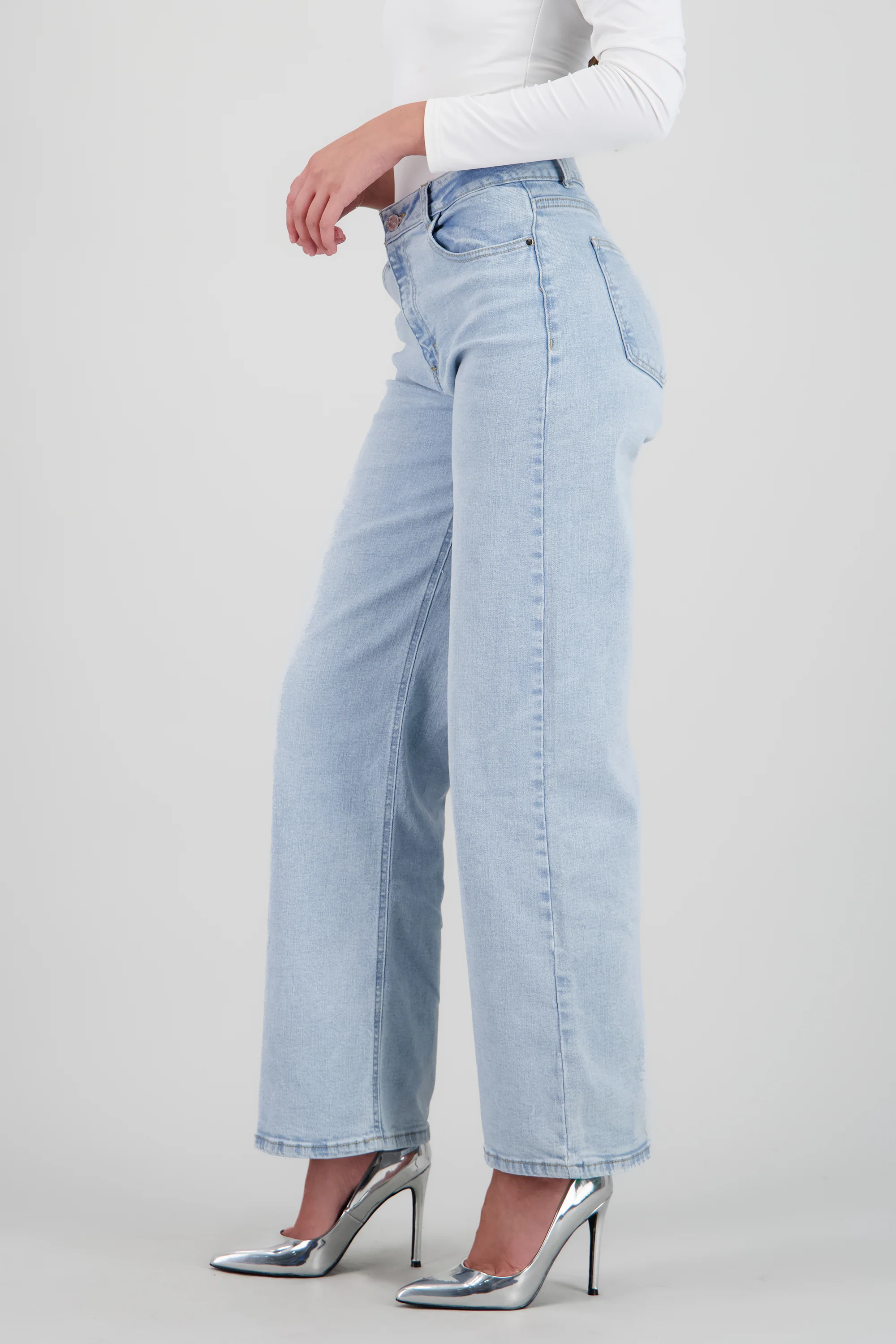 Jeans straight deslavado - Image 8