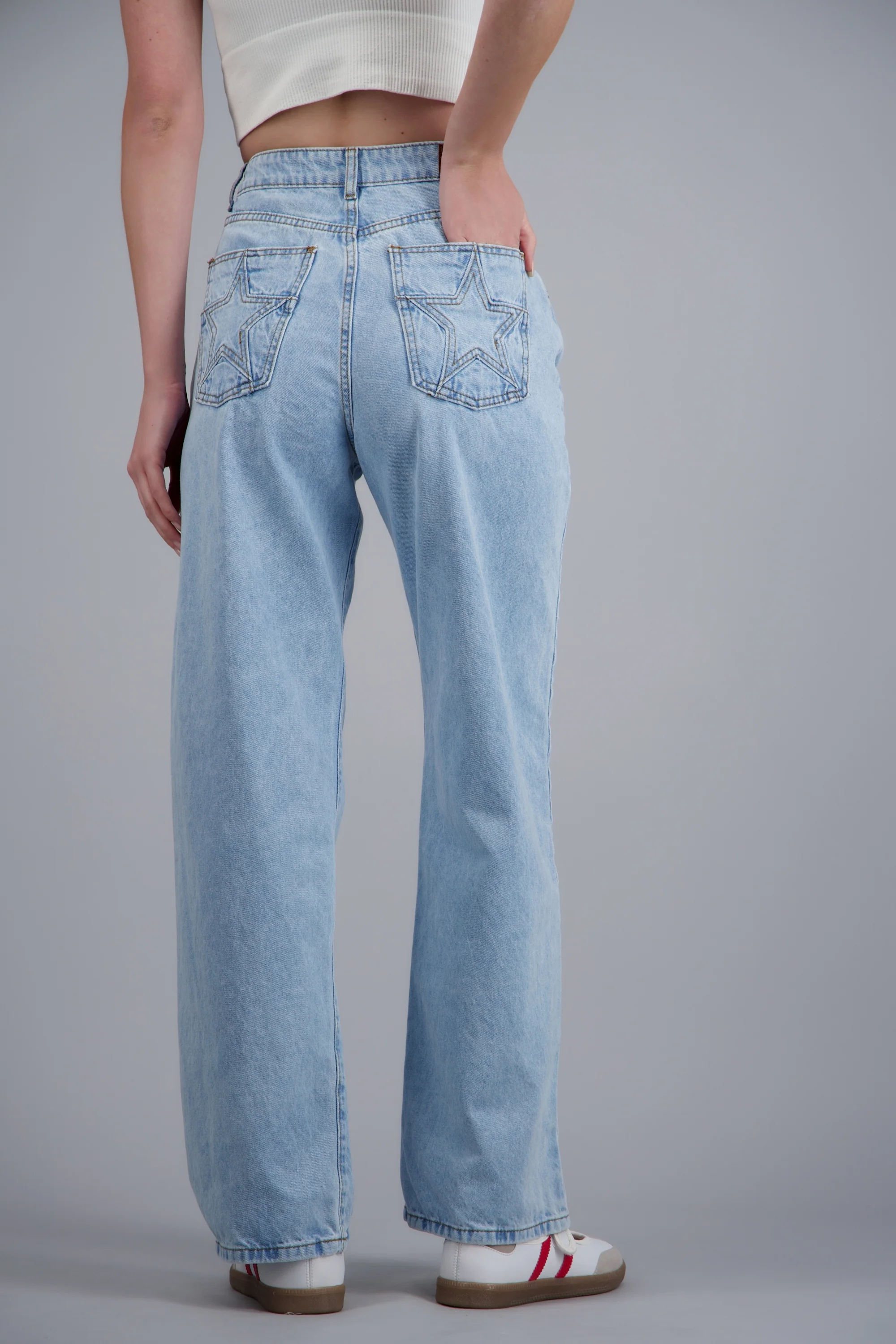 Jeans straight estrellas desgastados - Image 4