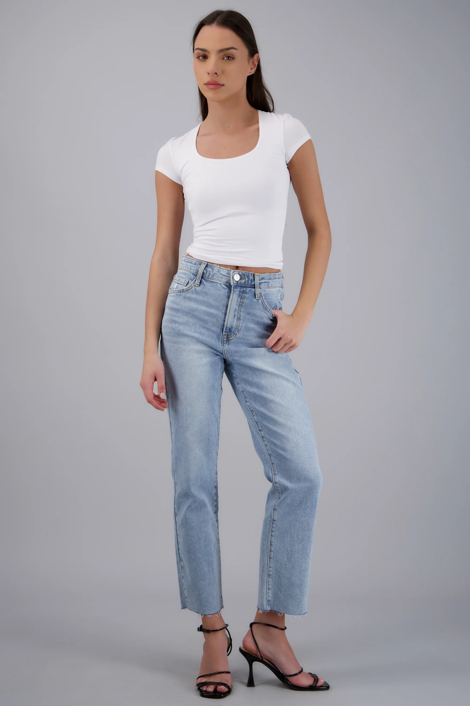 JEANS STRAIGHT AL CORTE