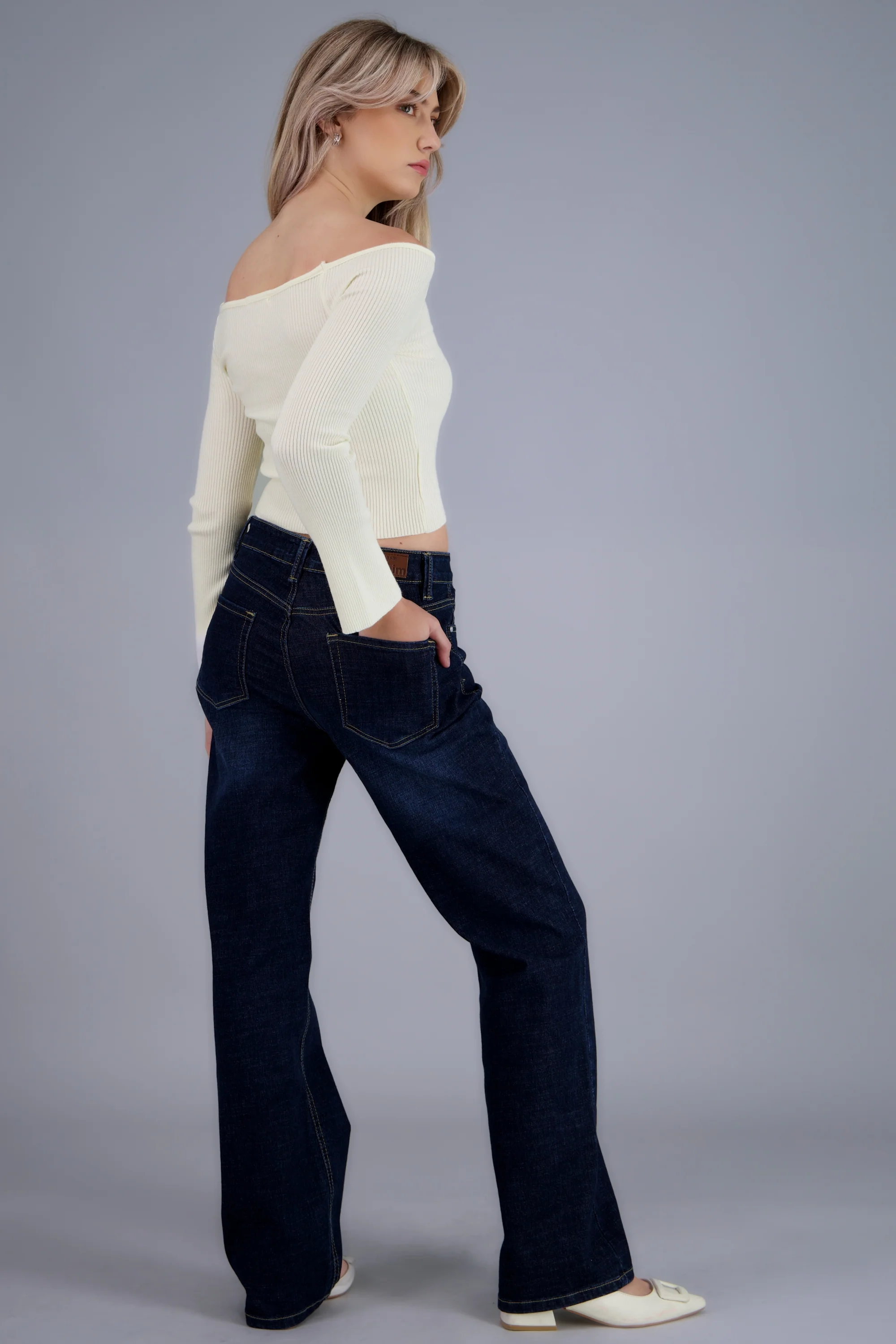 Jeans straight tiro medio - Image 4