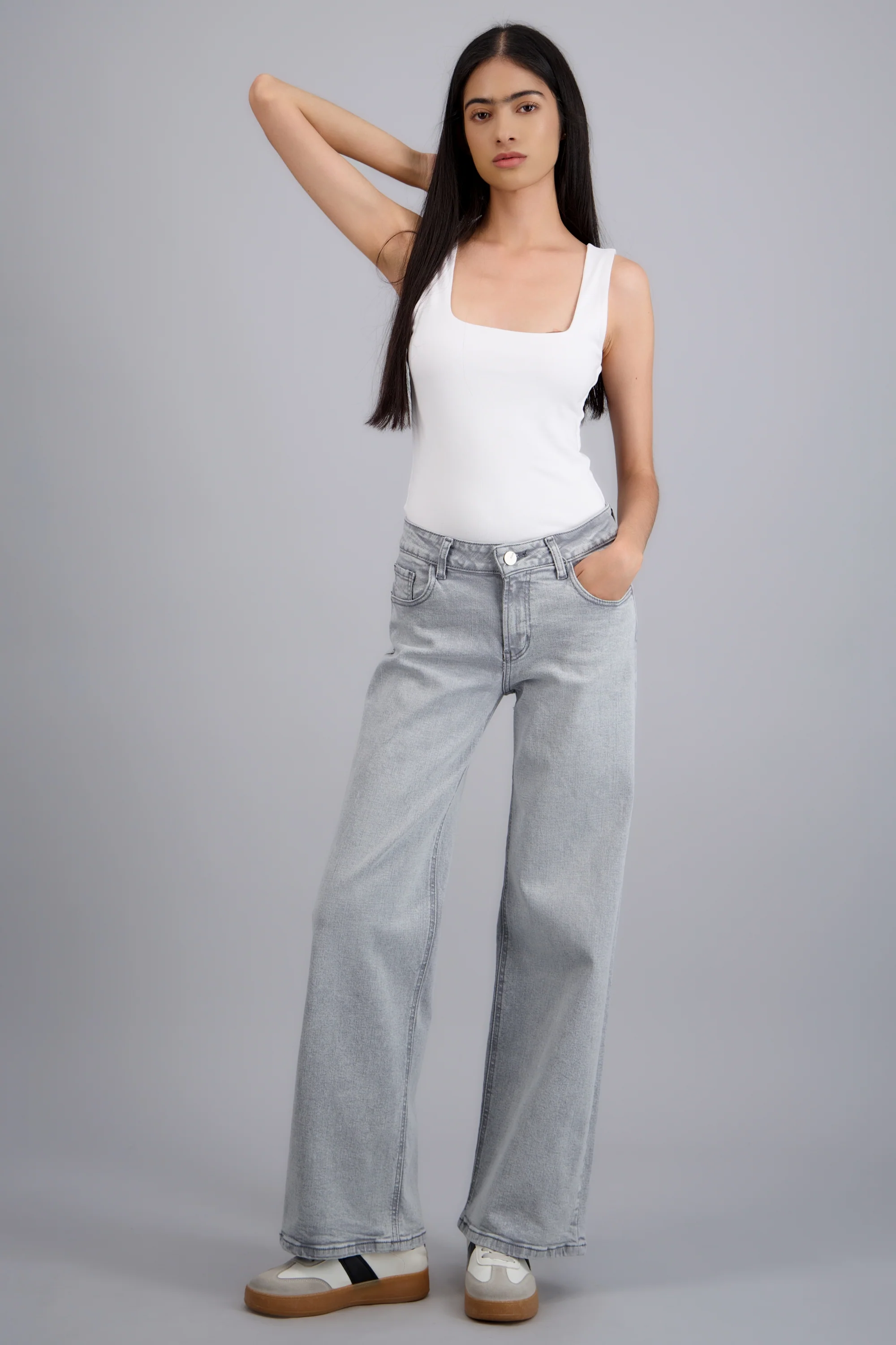 Jeans wide leg cintura baja deslavado