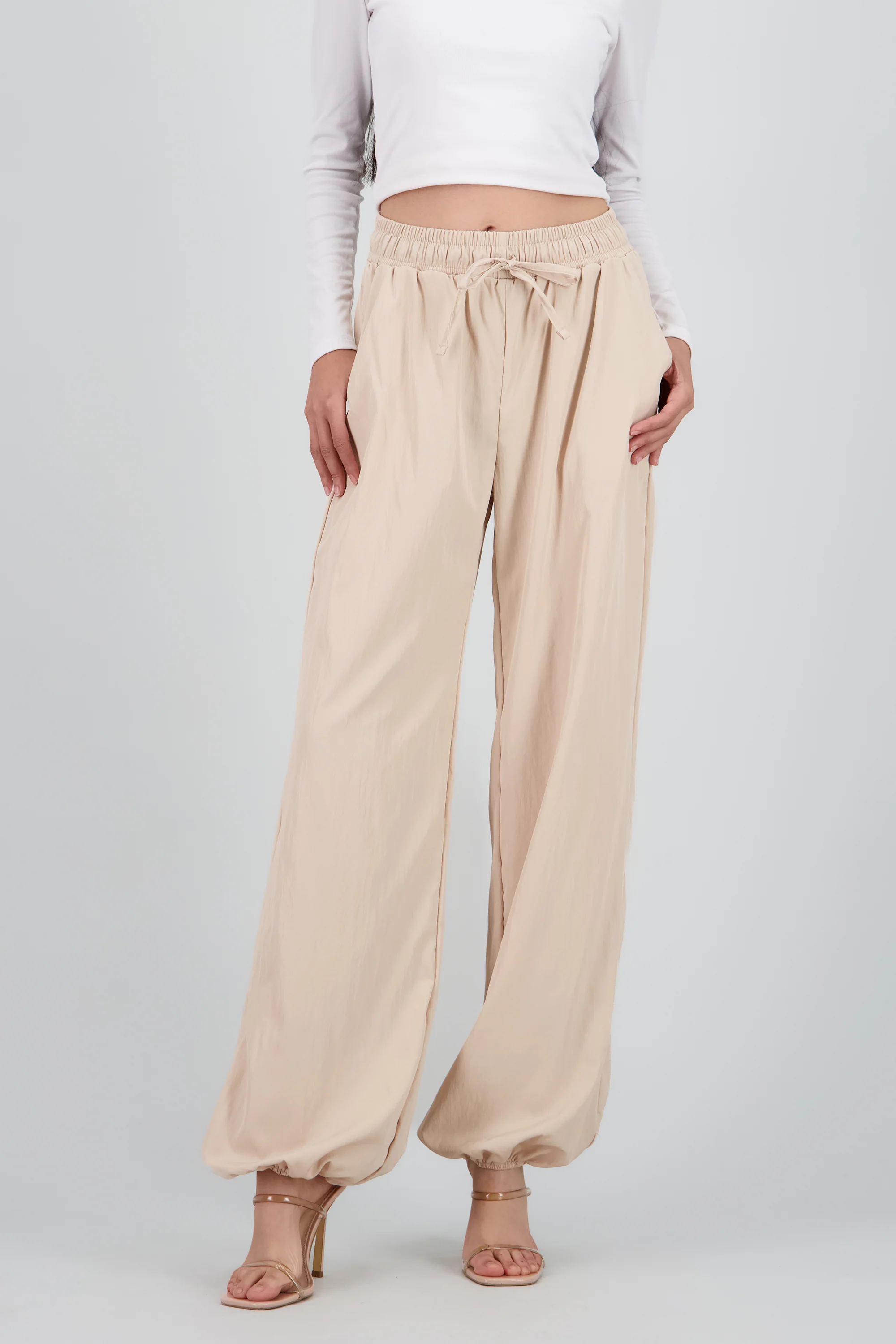 Jogger parachute detalle jareta - Image 2