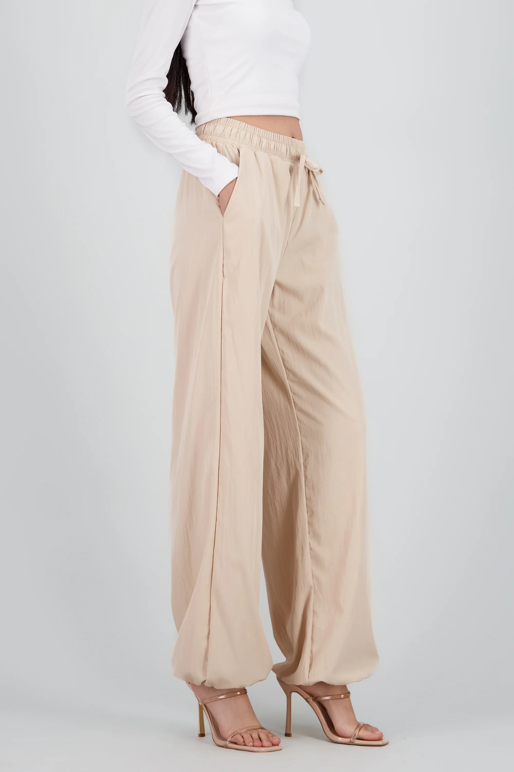 Jogger parachute detalle jareta - Image 3