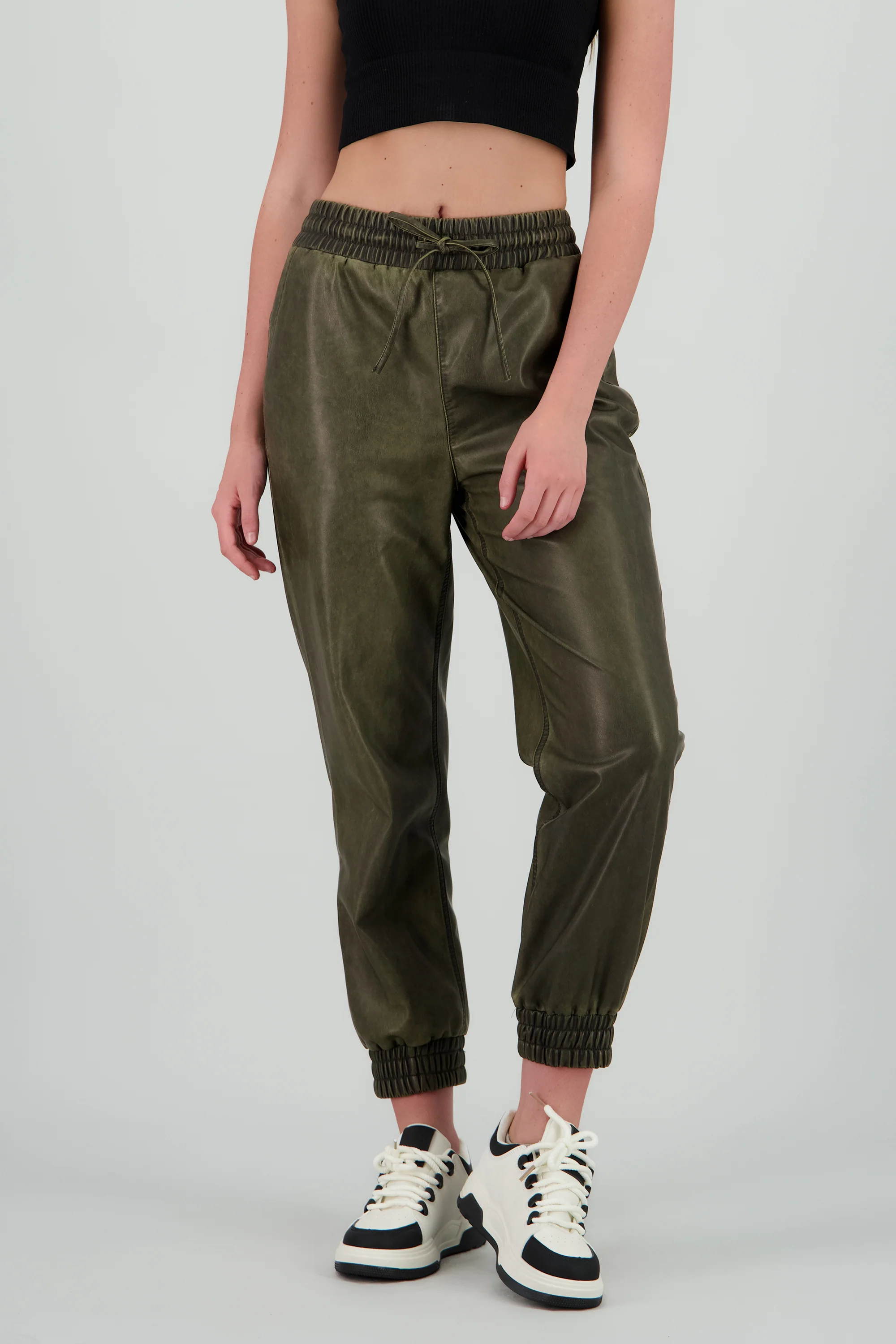 Jogger pu detalle deslavado - Image 2