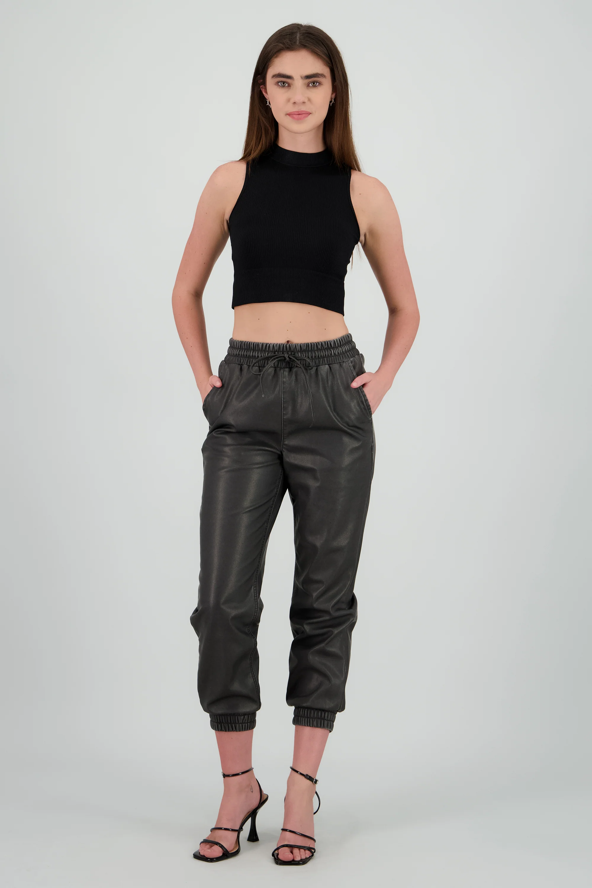 Jogger pu detalle deslavado