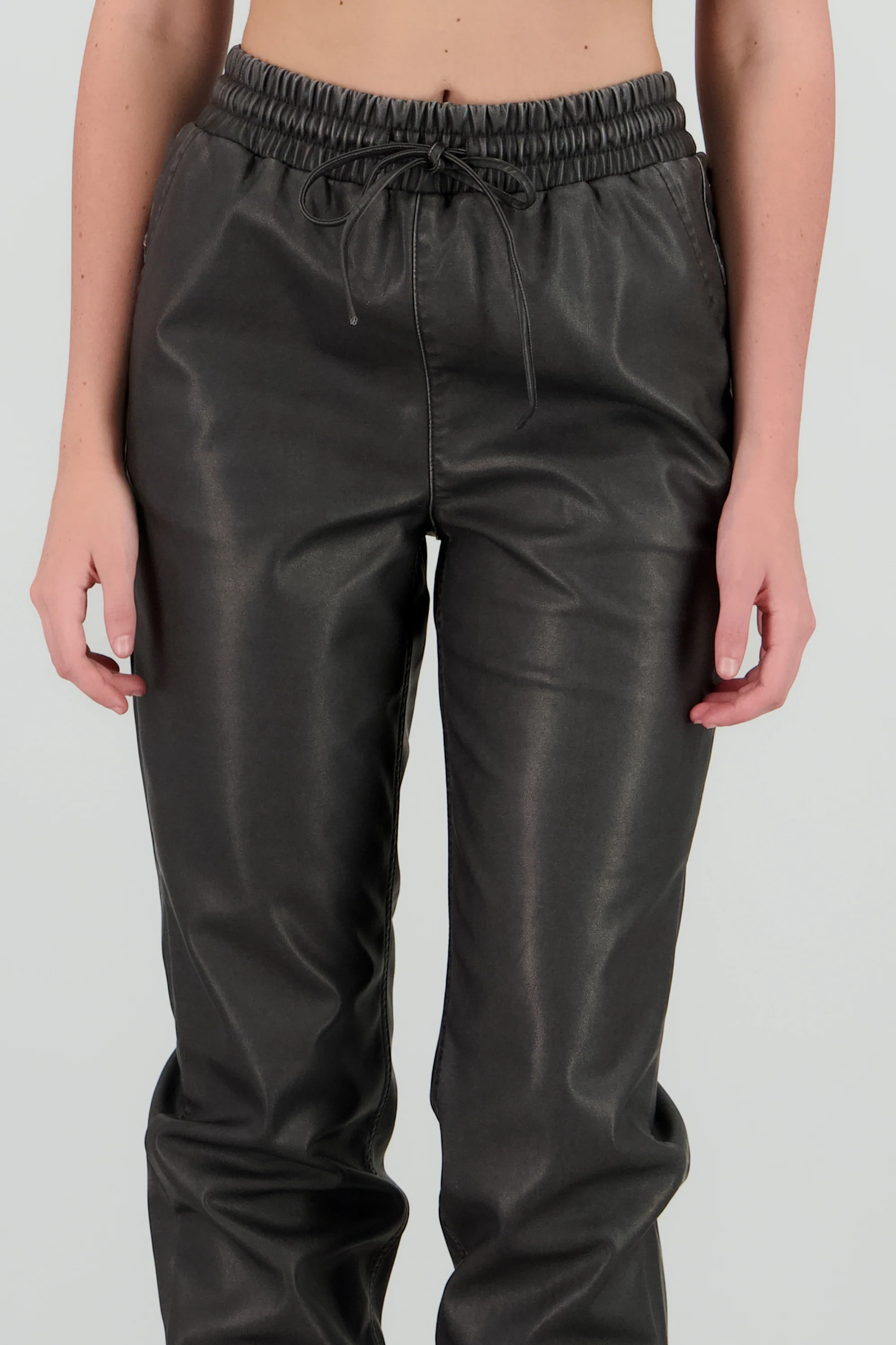 Jogger pu detalle deslavado - Image 5
