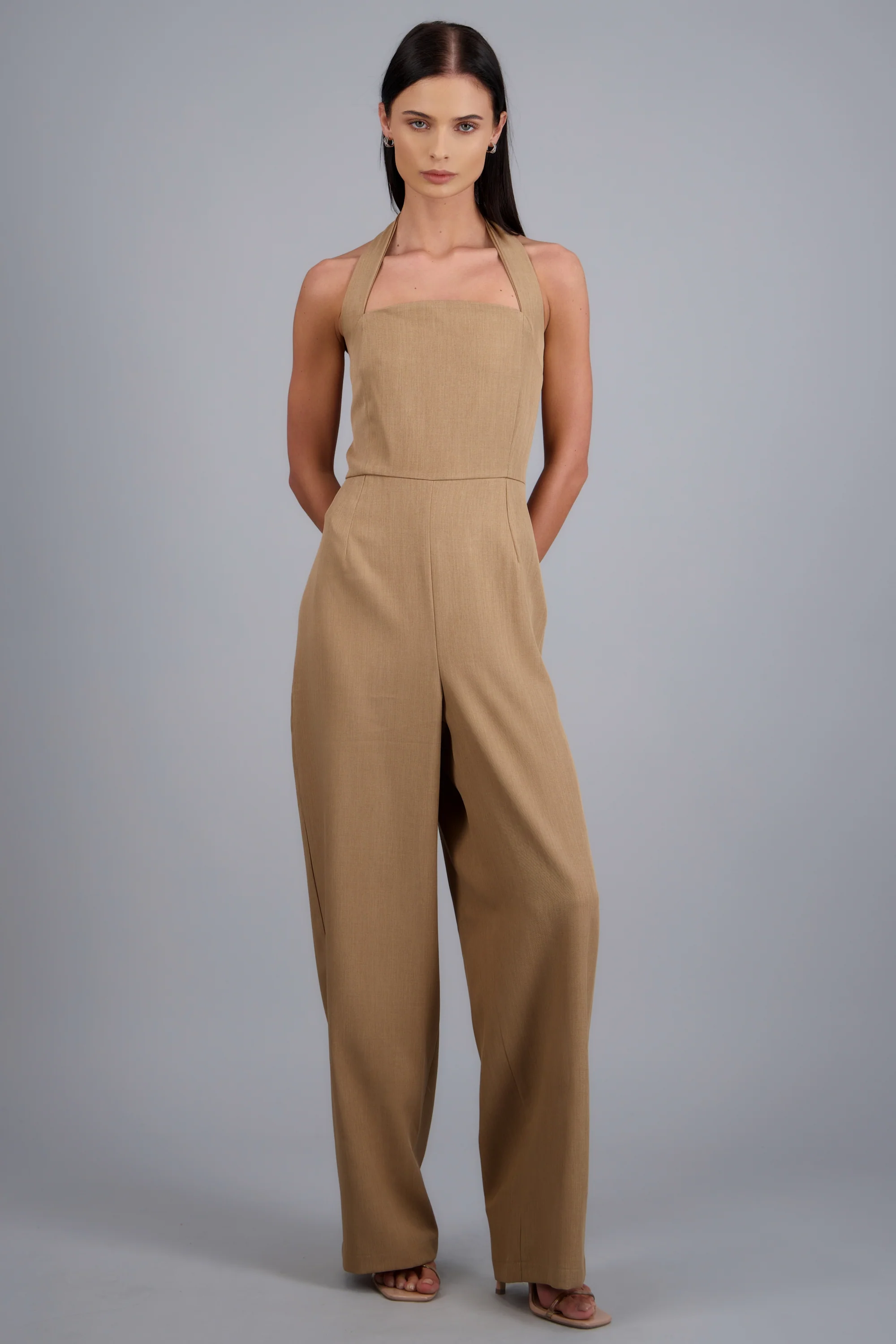 Jumpsuit halter liso cortes