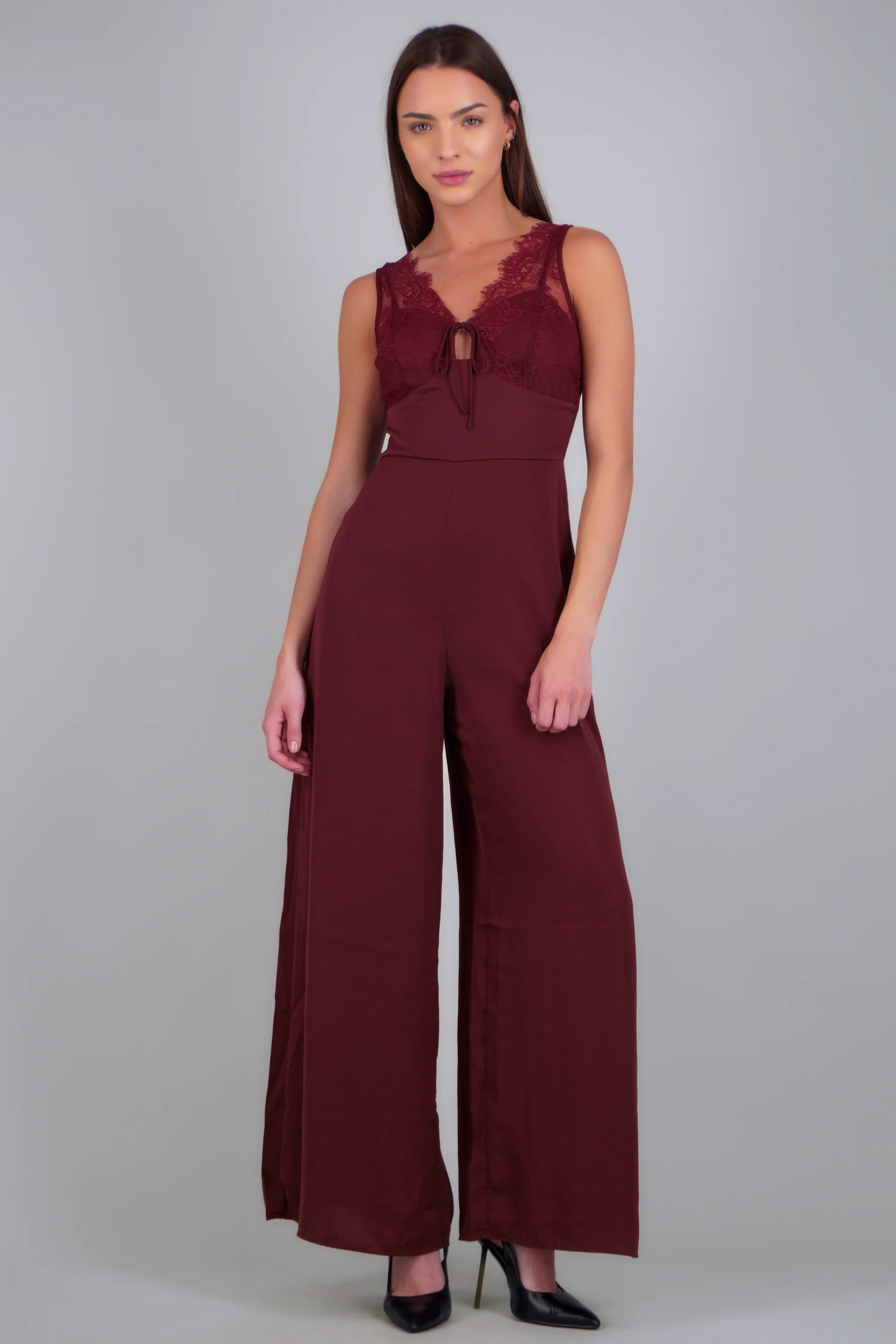 Jumpsuit liso con detalle encaje