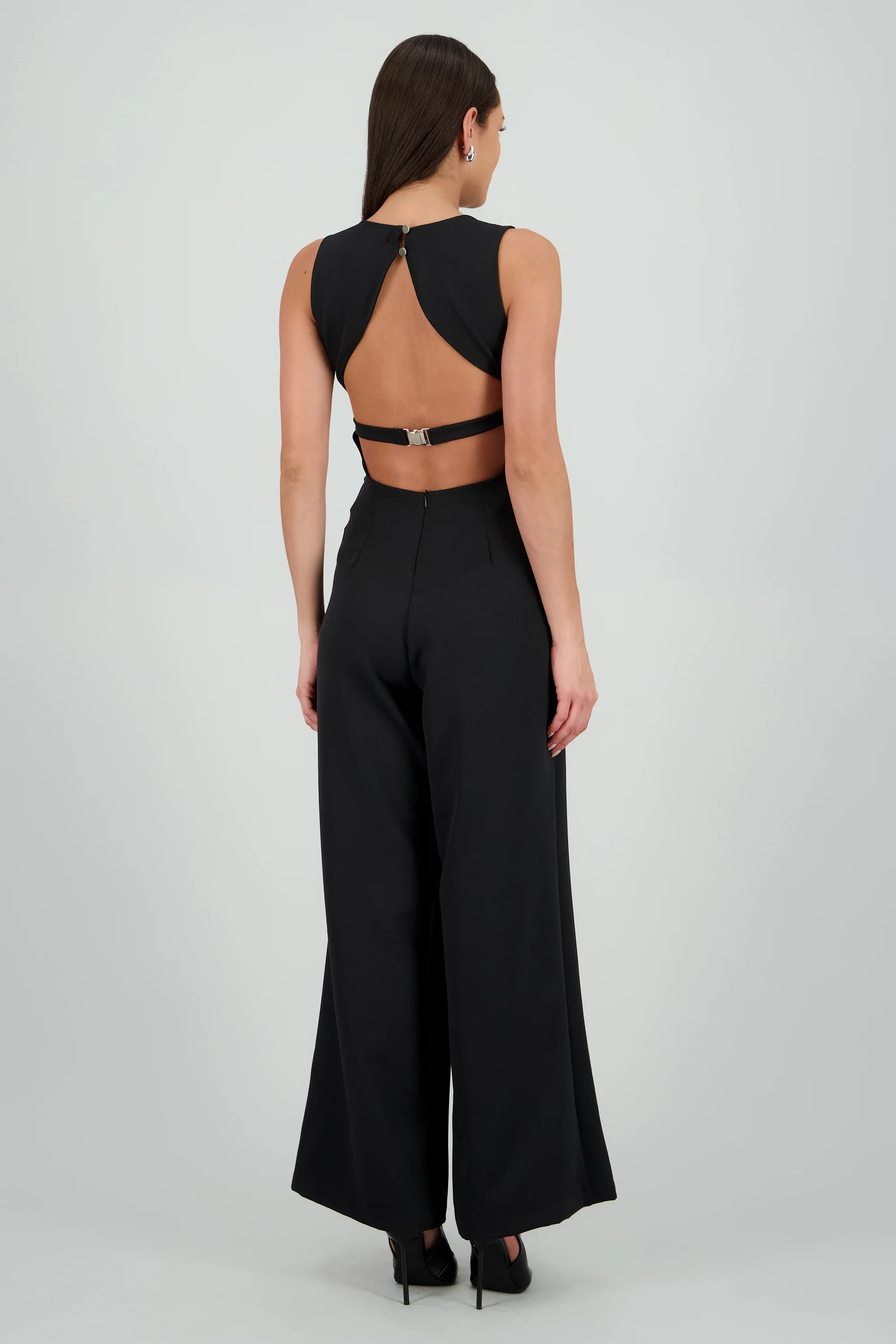 Jumpsuit liso detalle escote espalda - Image 4