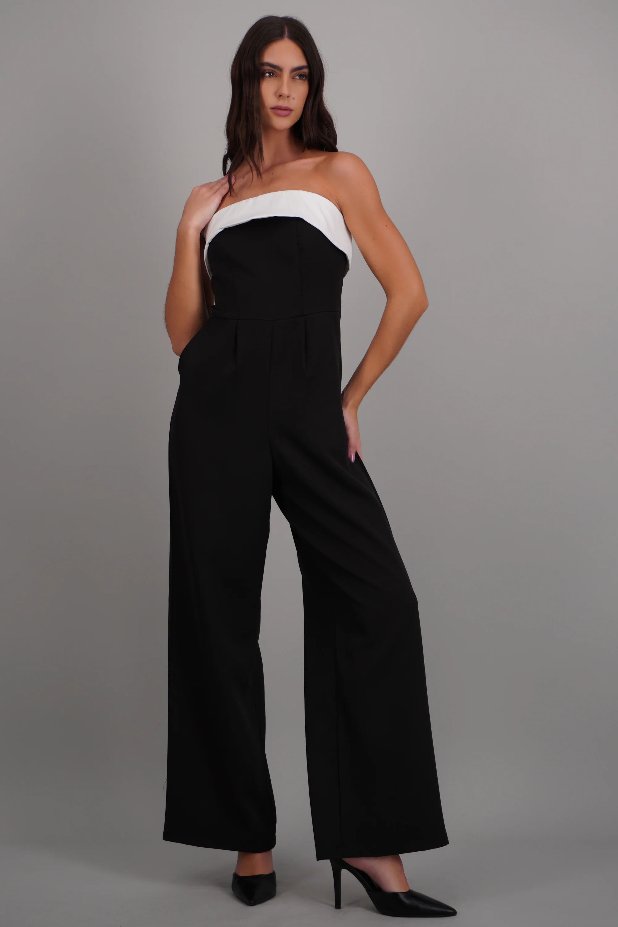 Jumpsuit strapless detalle contraste