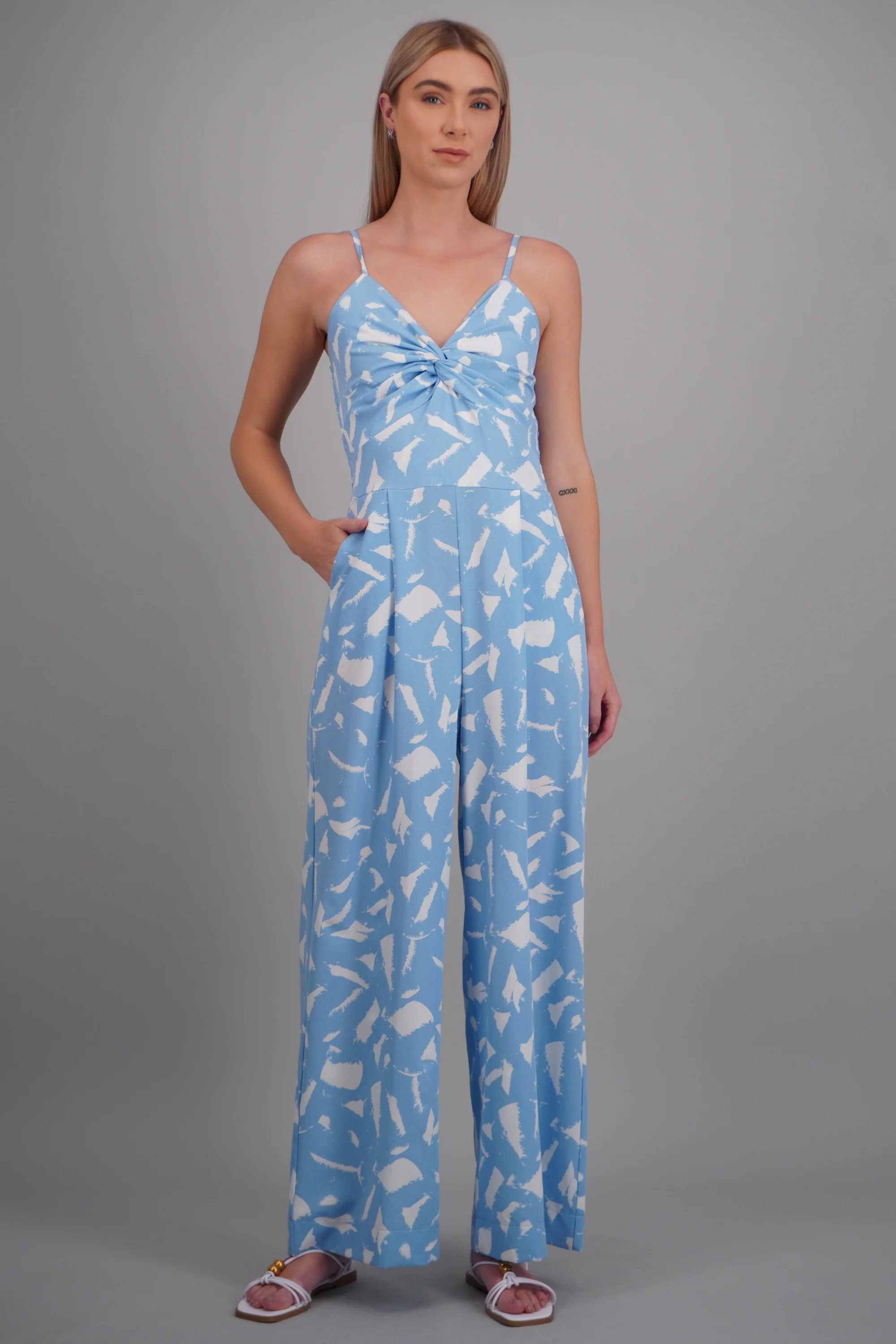 Jumpsuit tirantes detalle nudo y estampado