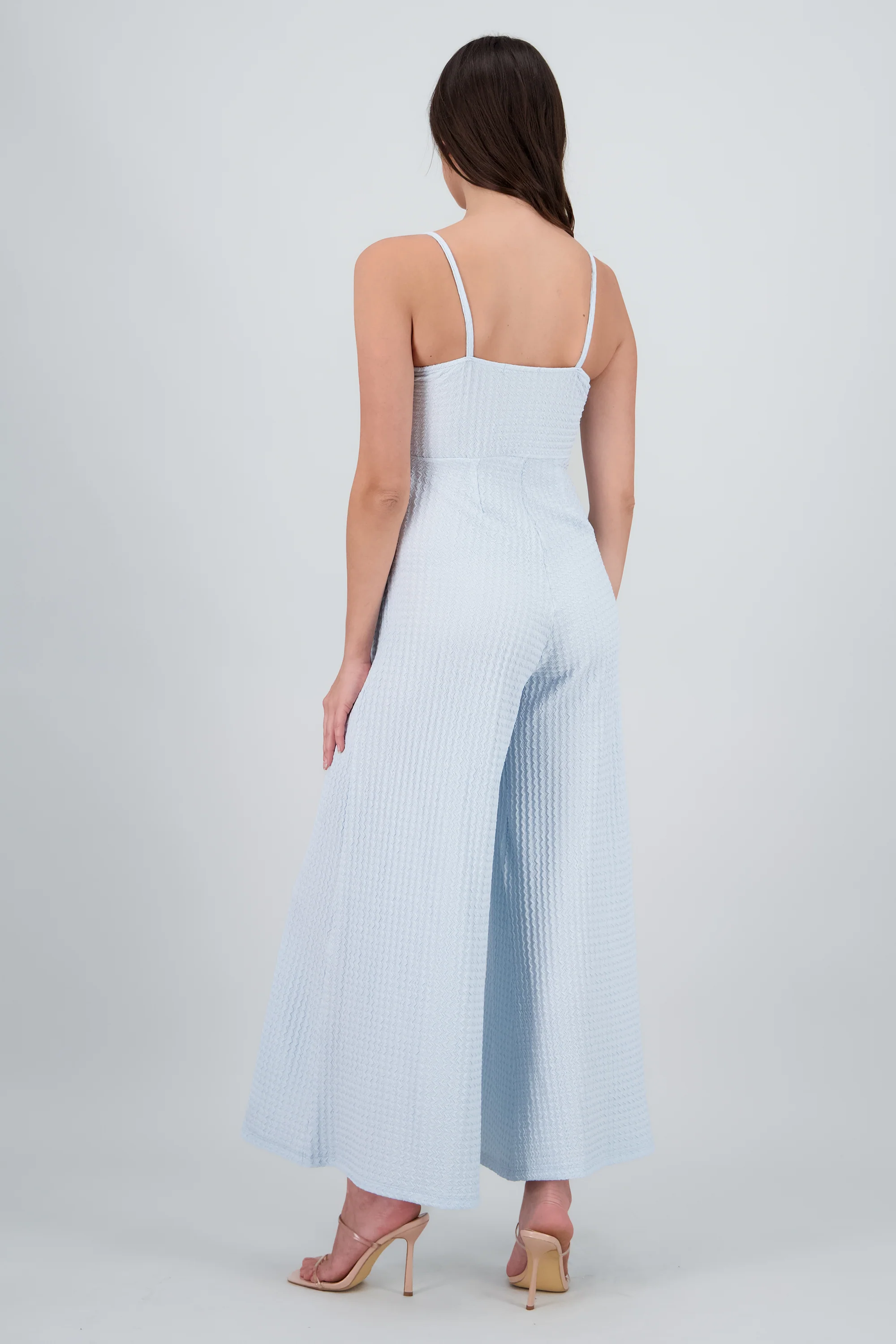 Jumpsuit tirantes detalle textura - Image 4