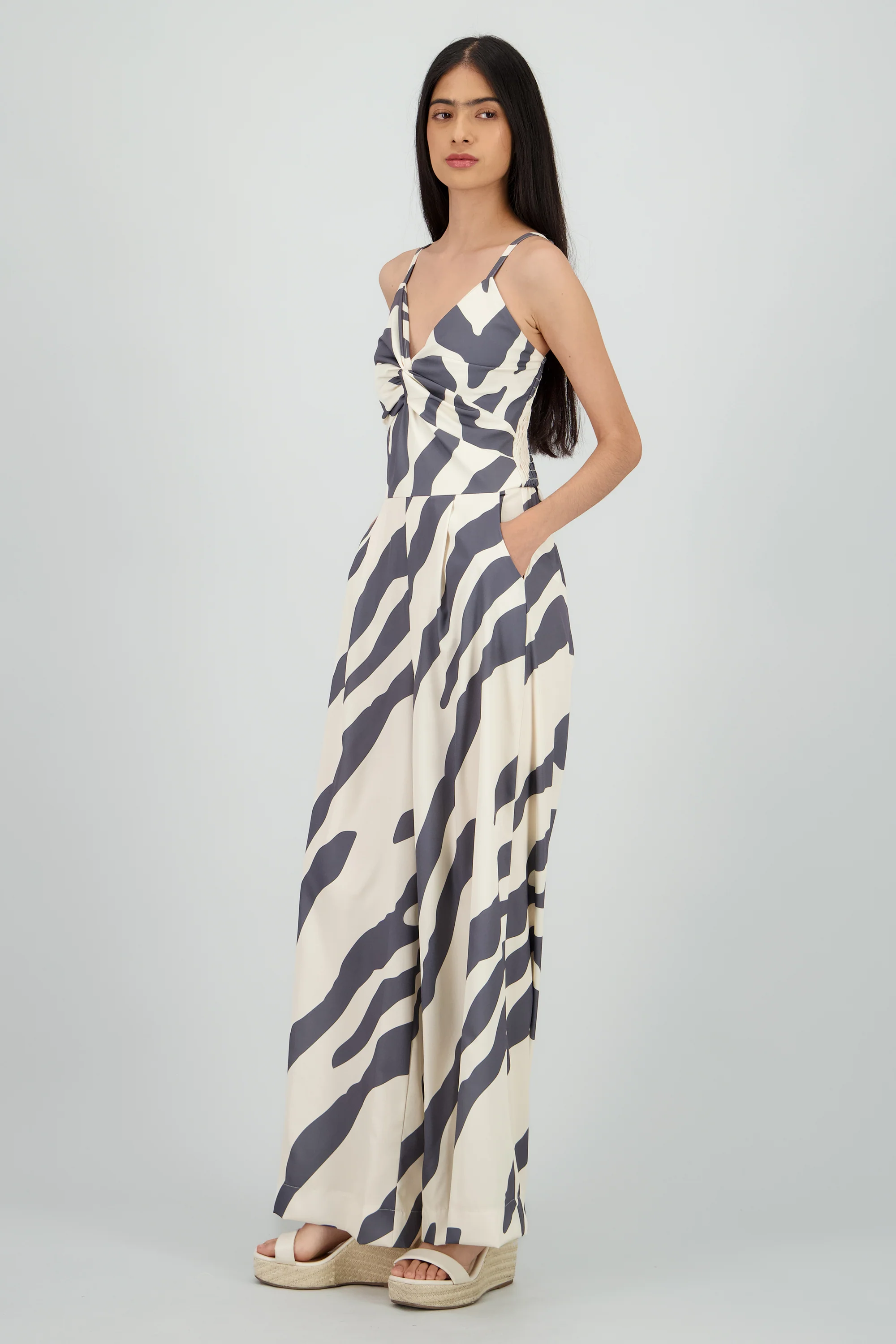 Jumpsuit tirantes estampado detalle nudo - Image 3
