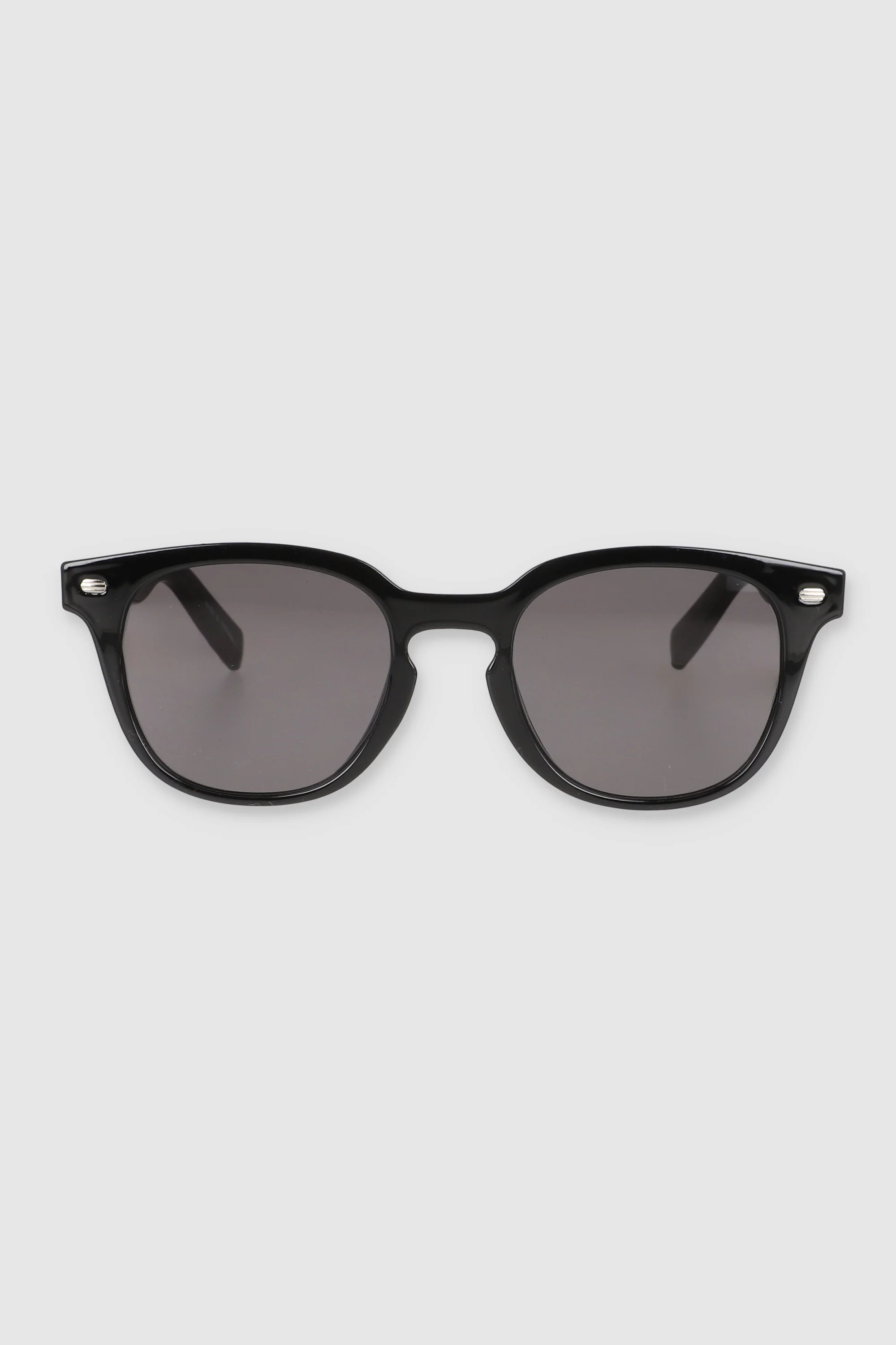 Lente wayfarer pasta delgada detalle metalico