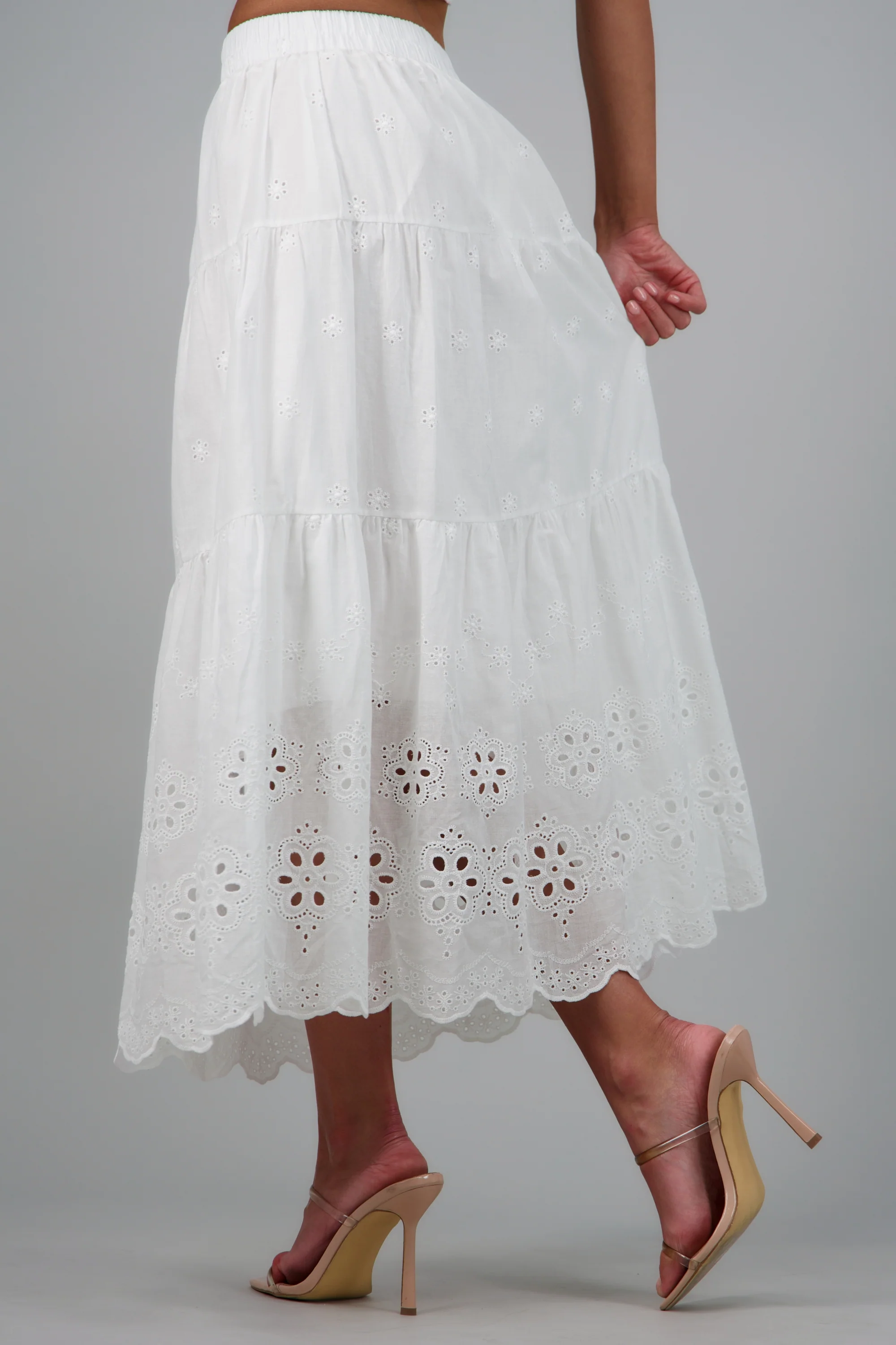Maxi falda con detalles florales de ojales - Image 6