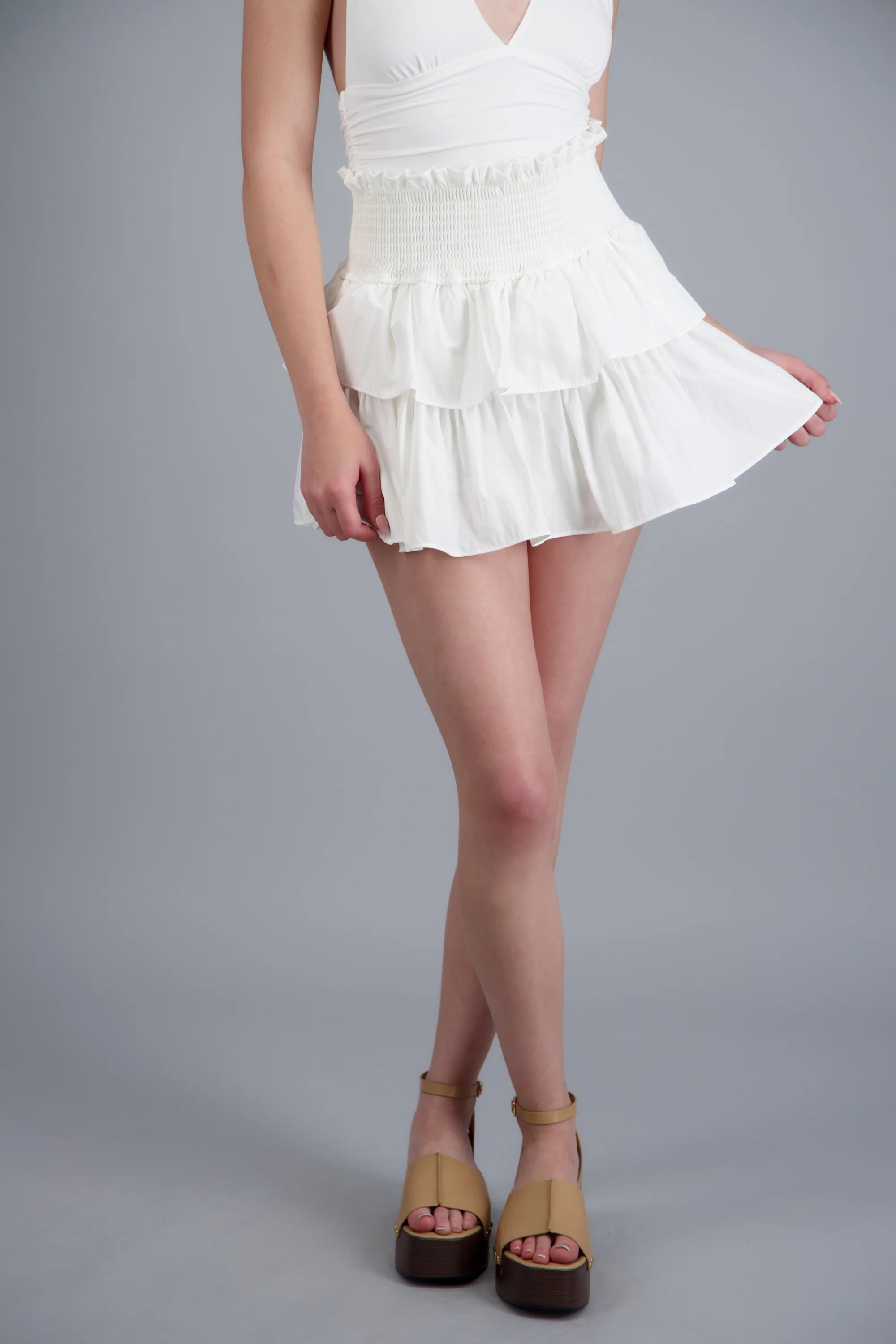 Mini falda de olanes pretina ancha estilo smock - Image 3