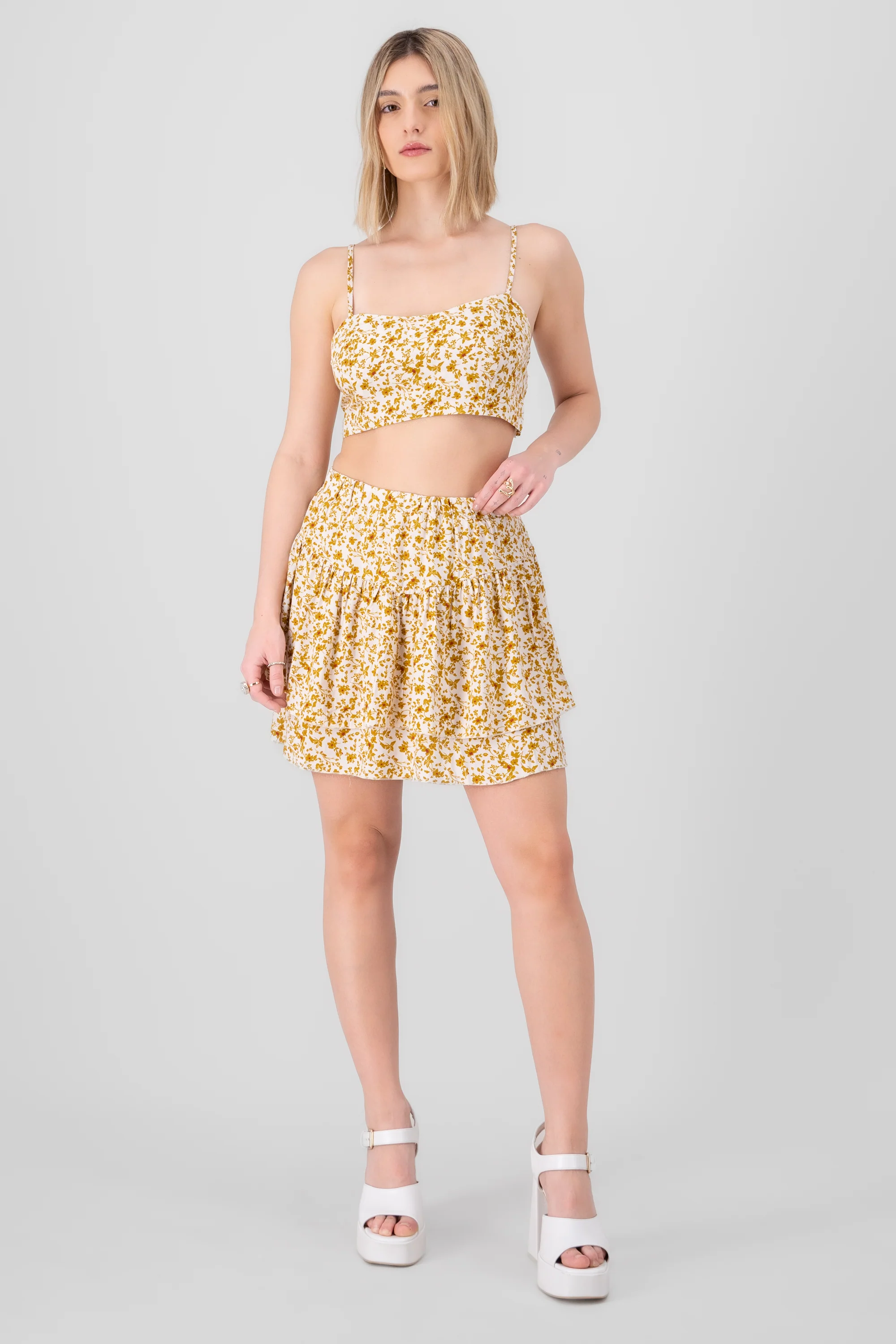 Mini falda olan flores