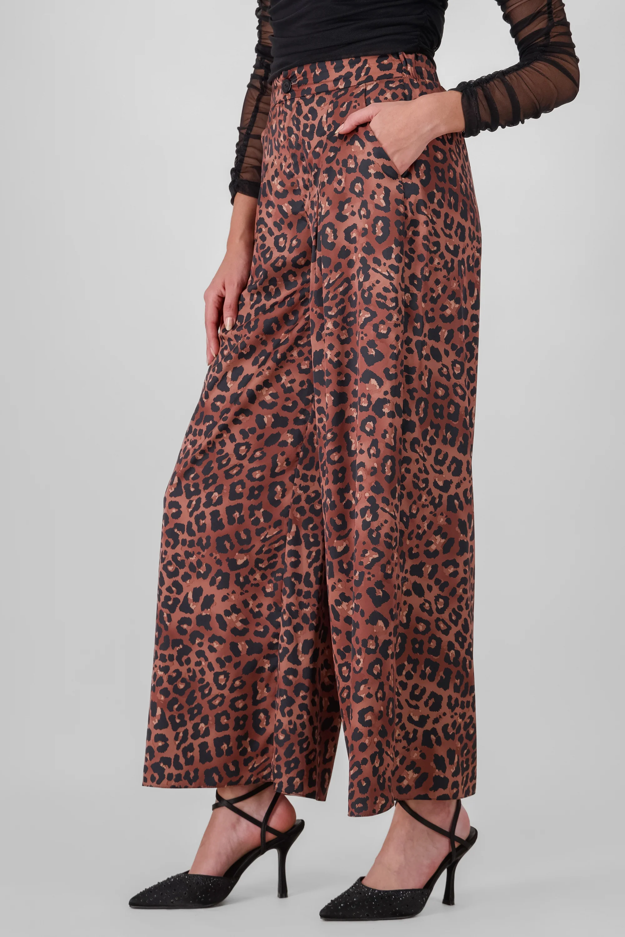 Pantalon amplio animal print - Image 3