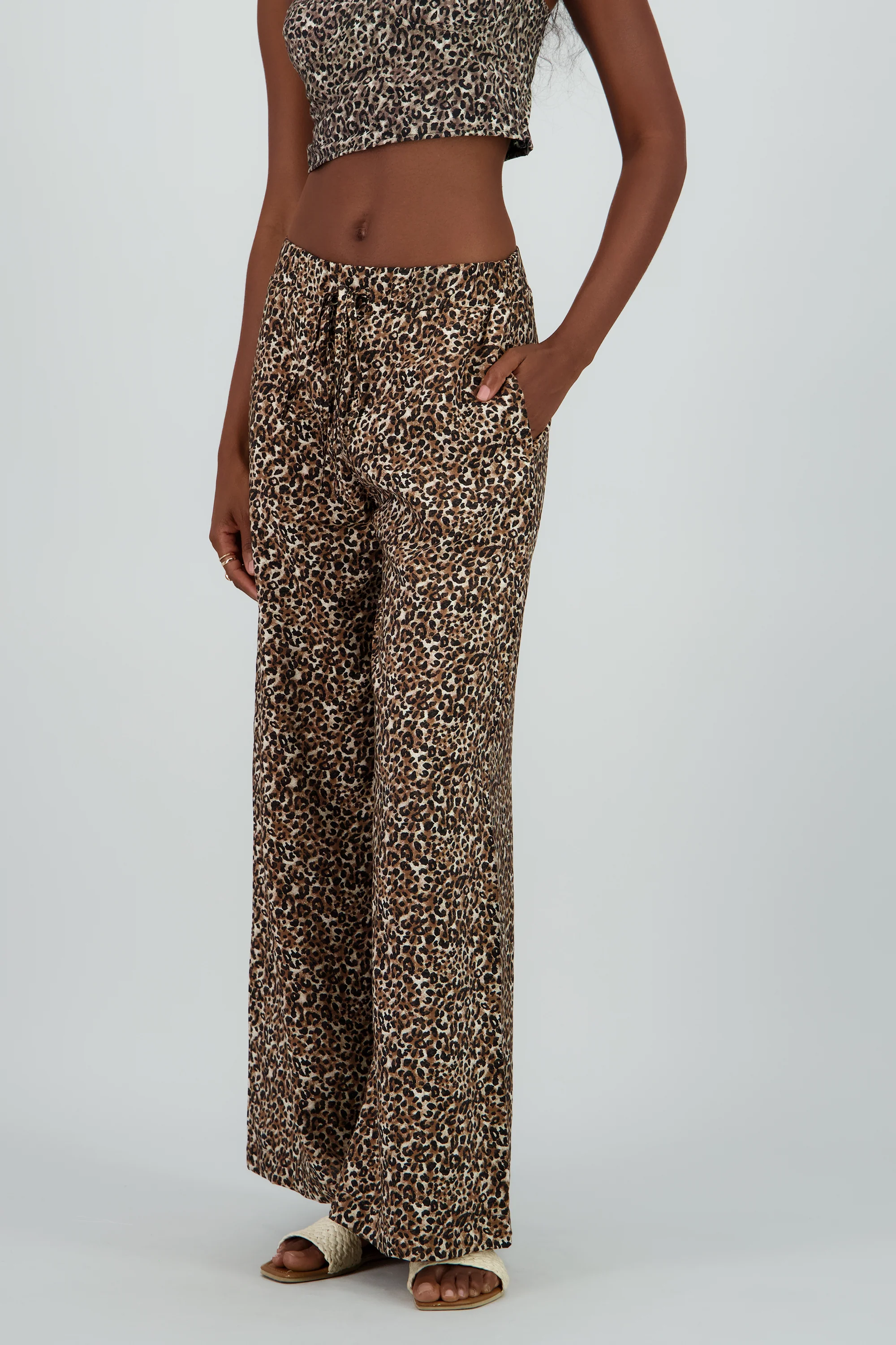 Pantalon amplio animal print - Image 2