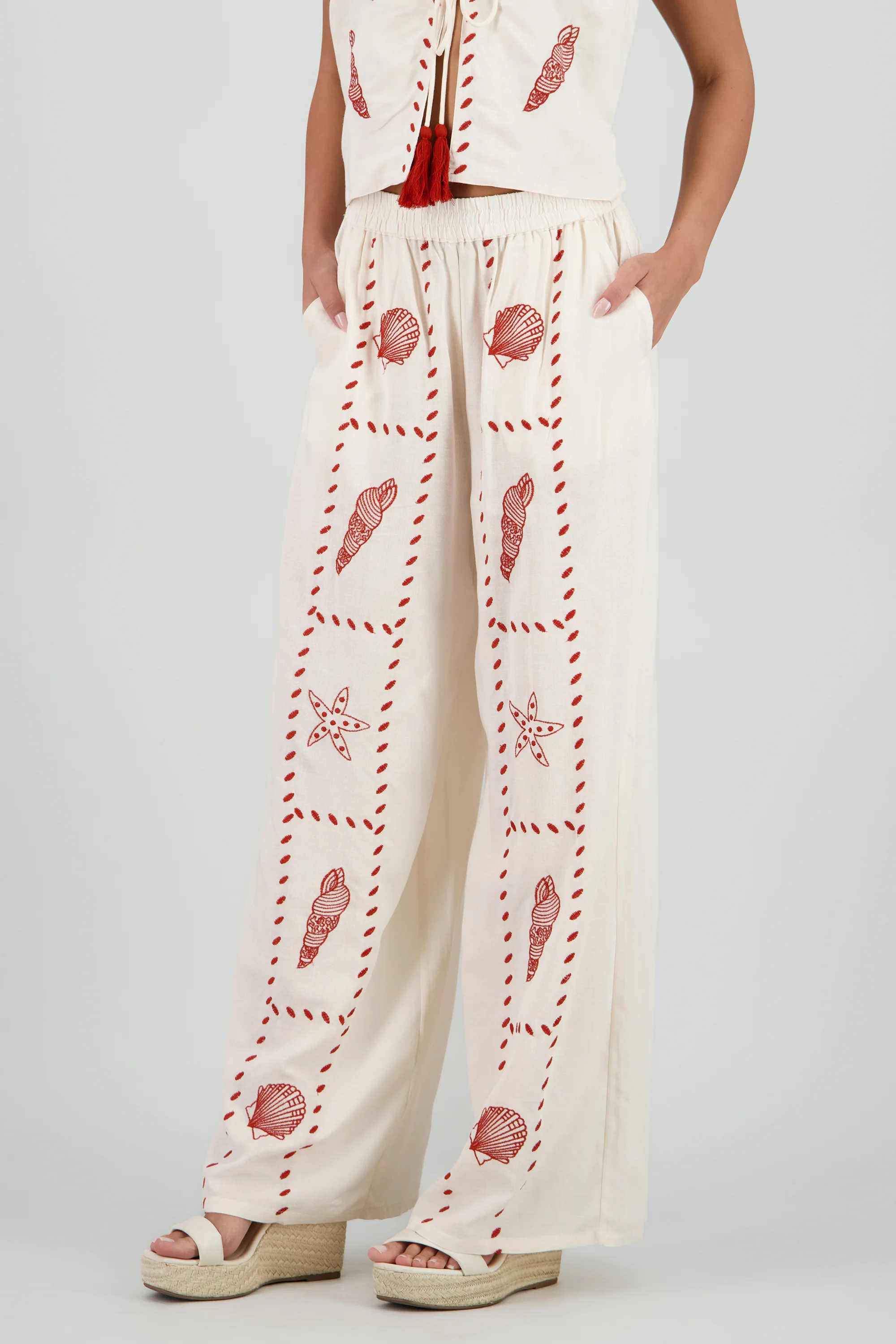 Pantalon amplio bordado conchas - Image 3