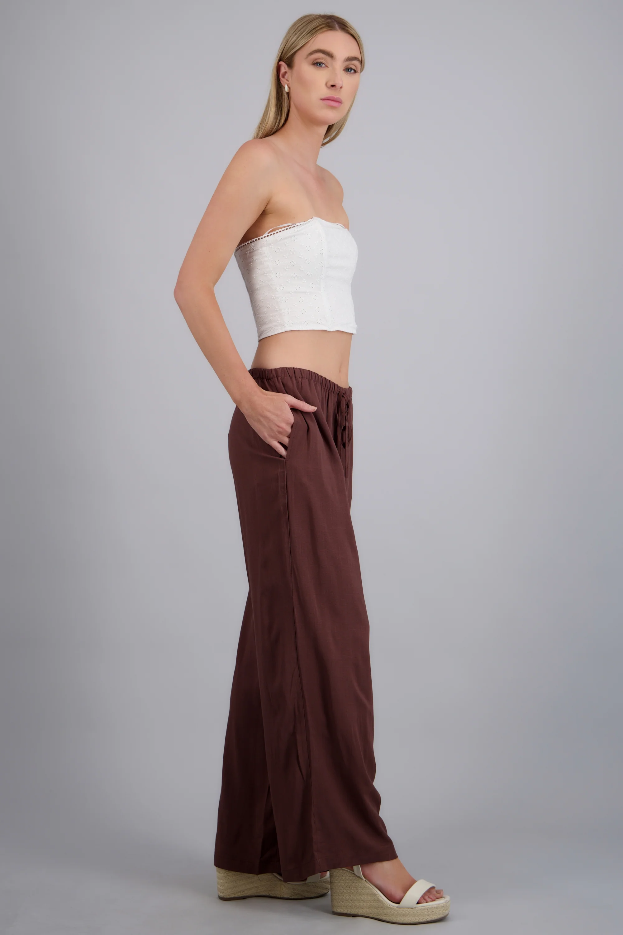 Pantalón amplio con bolsas - Image 3
