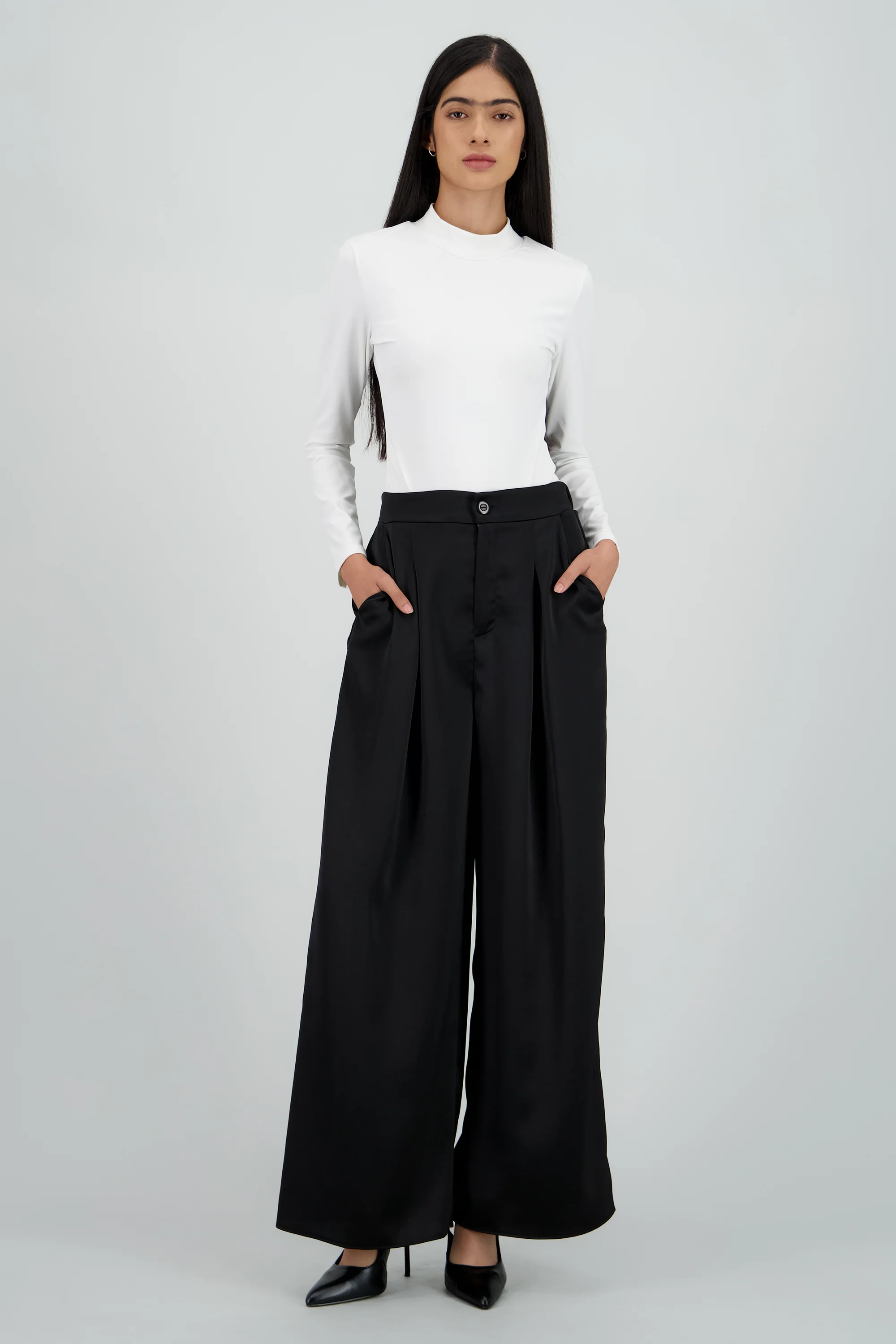 Pantalon amplio con boton